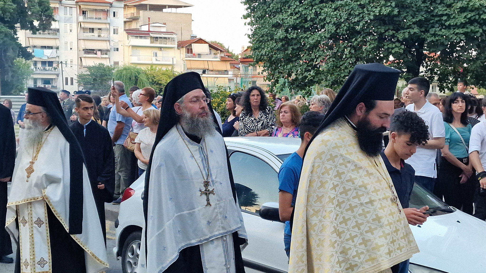 Έδεσσα: Πανηγυρικός Εσπερινός και Πανδήμη Λιτανεία στους δρόμους της πόλης – Η Έδεσσα τίμησε με λαμπρότητα τους Αγίους Αναργύρους