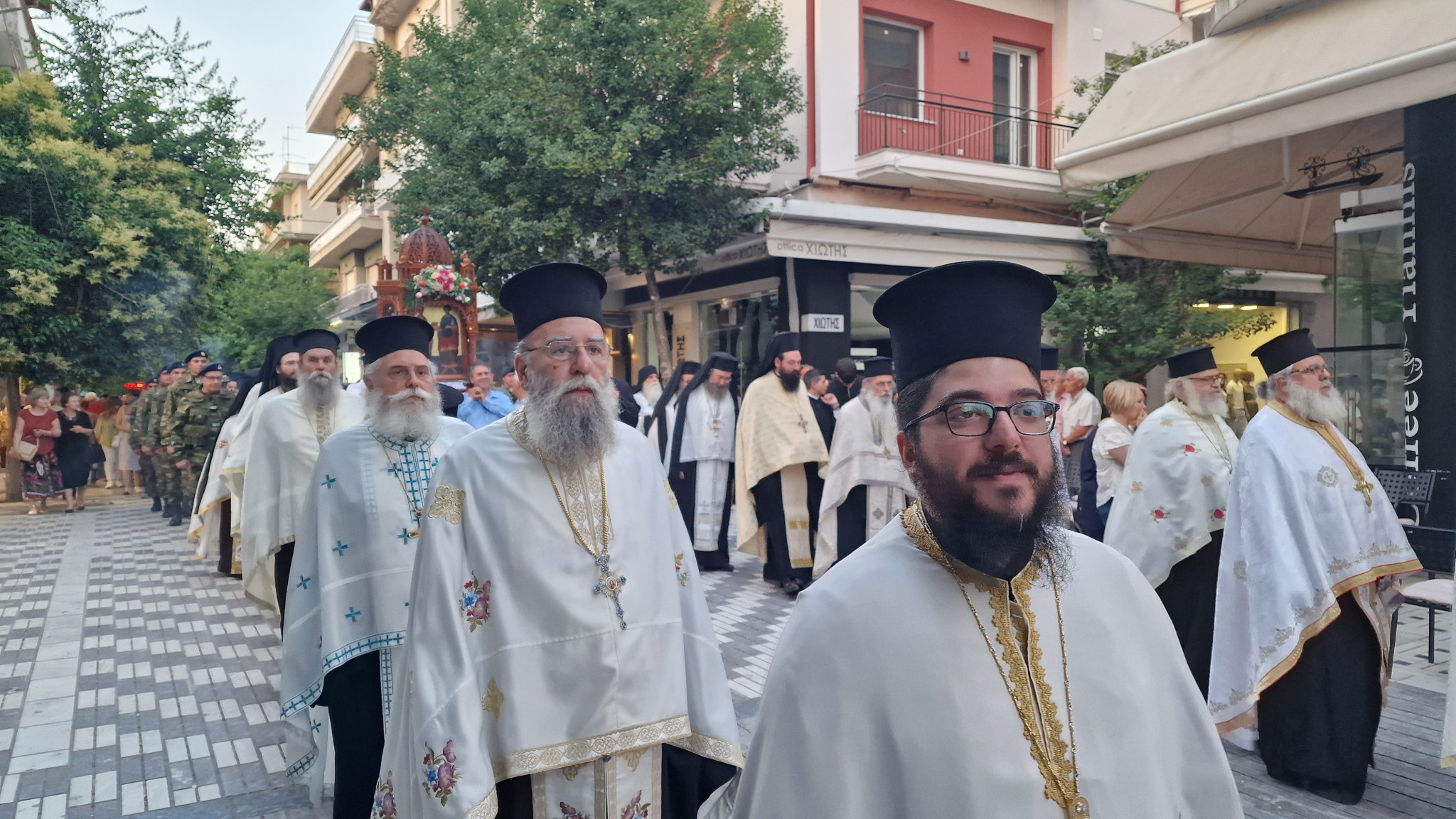 Έδεσσα: Πανηγυρικός Εσπερινός και Πανδήμη Λιτανεία στους δρόμους της πόλης – Η Έδεσσα τίμησε με λαμπρότητα τους Αγίους Αναργύρους