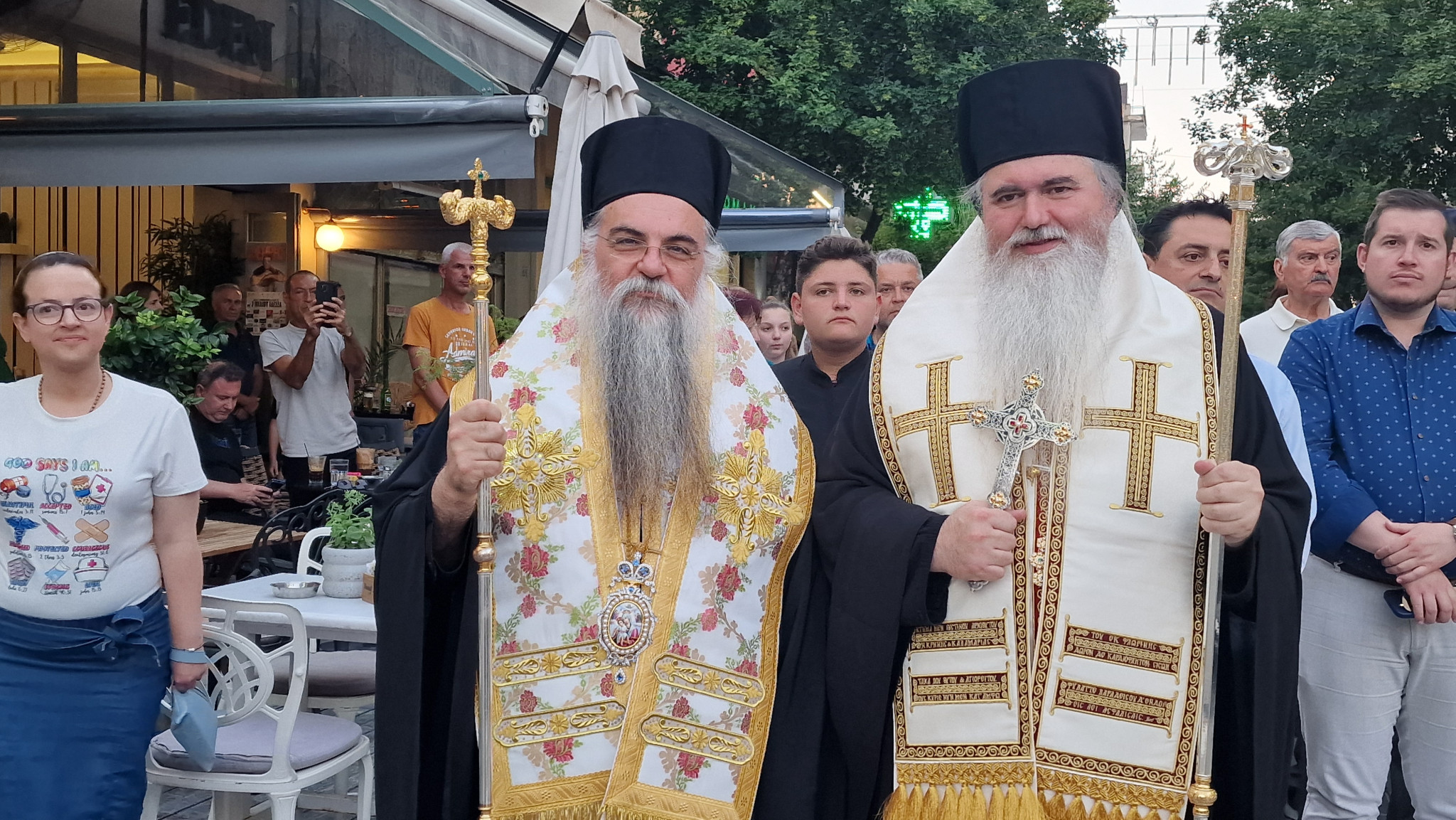 Έδεσσα: Πανηγυρικός Εσπερινός και Πανδήμη Λιτανεία στους δρόμους της πόλης – Η Έδεσσα τίμησε με λαμπρότητα τους Αγίους Αναργύρους