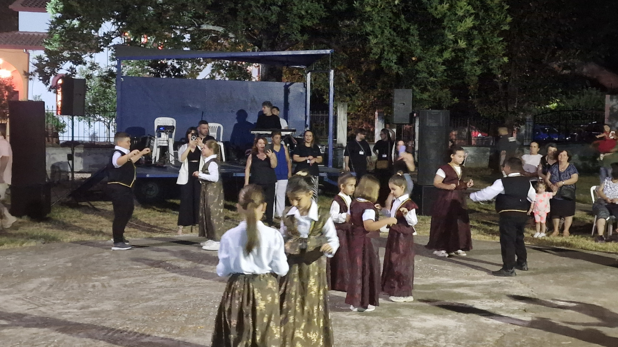 Η Μηλιά Αλμωπίας γιόρτασε με λαμπρότητα την Αγία Κυριακή — Πανηγυρικός Εσπερινός, τιμητικές βραβεύσεις και παραδοσιακό γλέντι