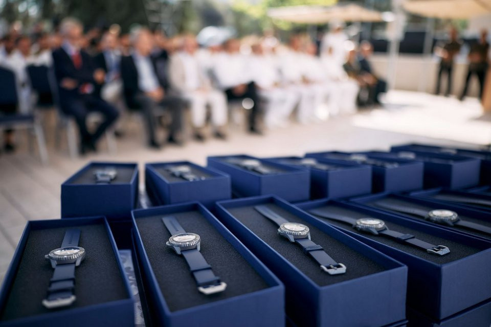 Μητσοτάκης: H κυβέρνηση στηρίζει τις Ένοπλες Δυνάμεις -Τα καταδυτικά ρολόγια στα ΟΥΚ, δωρεά από το Ίδρυμα Λασκαρίδη