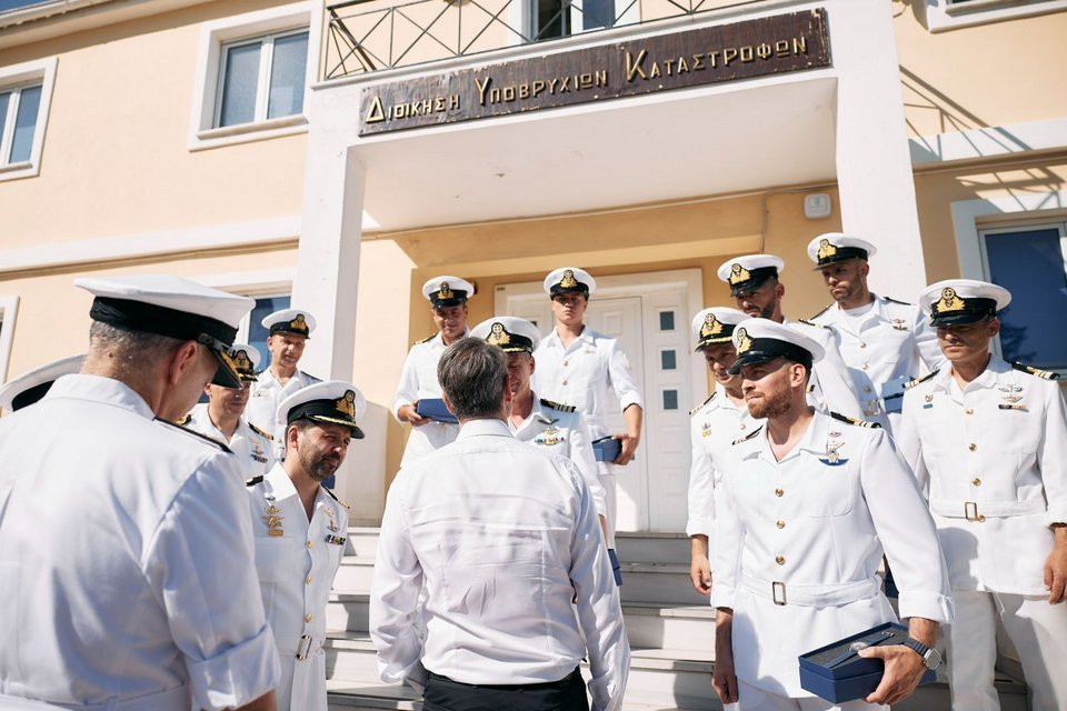 Μητσοτάκης: H κυβέρνηση στηρίζει τις Ένοπλες Δυνάμεις -Τα καταδυτικά ρολόγια στα ΟΥΚ, δωρεά από το Ίδρυμα Λασκαρίδη