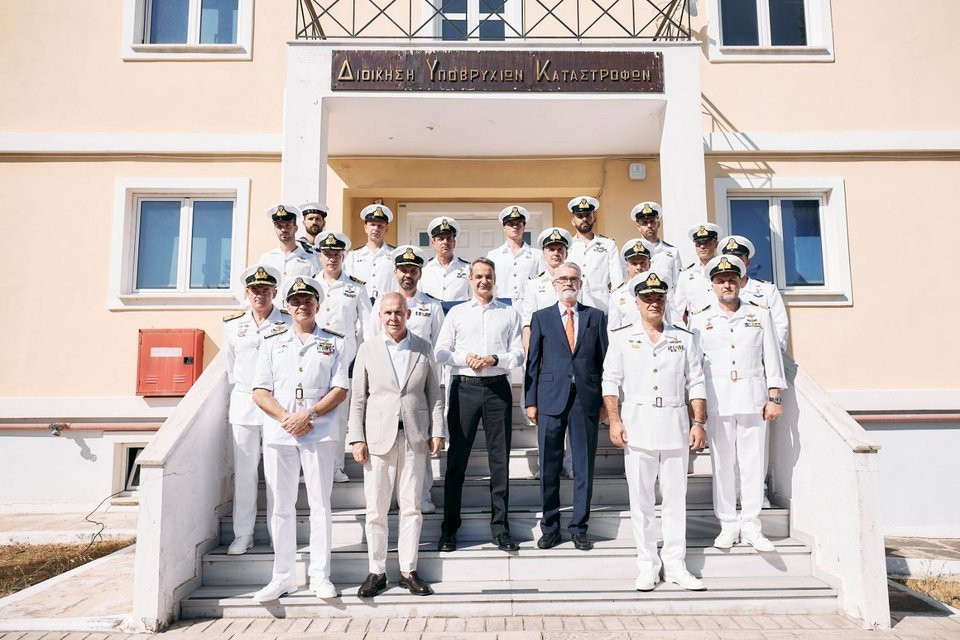 Μητσοτάκης: H κυβέρνηση στηρίζει τις Ένοπλες Δυνάμεις -Τα καταδυτικά ρολόγια στα ΟΥΚ, δωρεά από το Ίδρυμα Λασκαρίδη