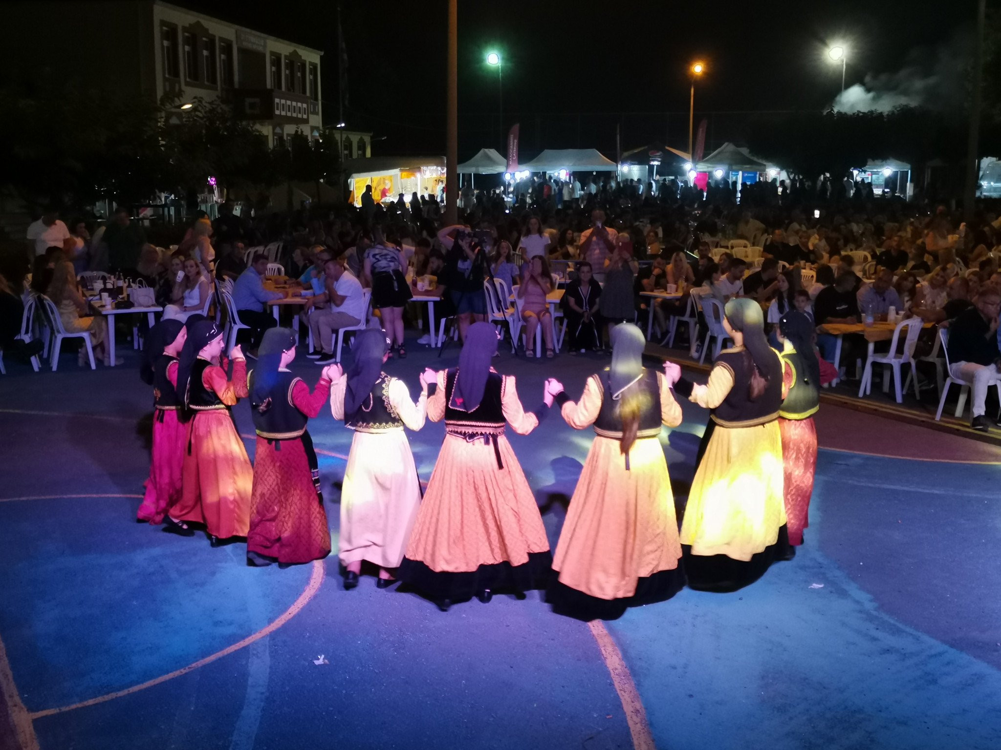 Με μεγάλη επιτυχία στέφθηκε η μουσικοχορευτική εκδήλωση του Συλλόγου Ηπειρωτών Κρύας Βρύσης “Ο ΠΥΡΡΟΣ”