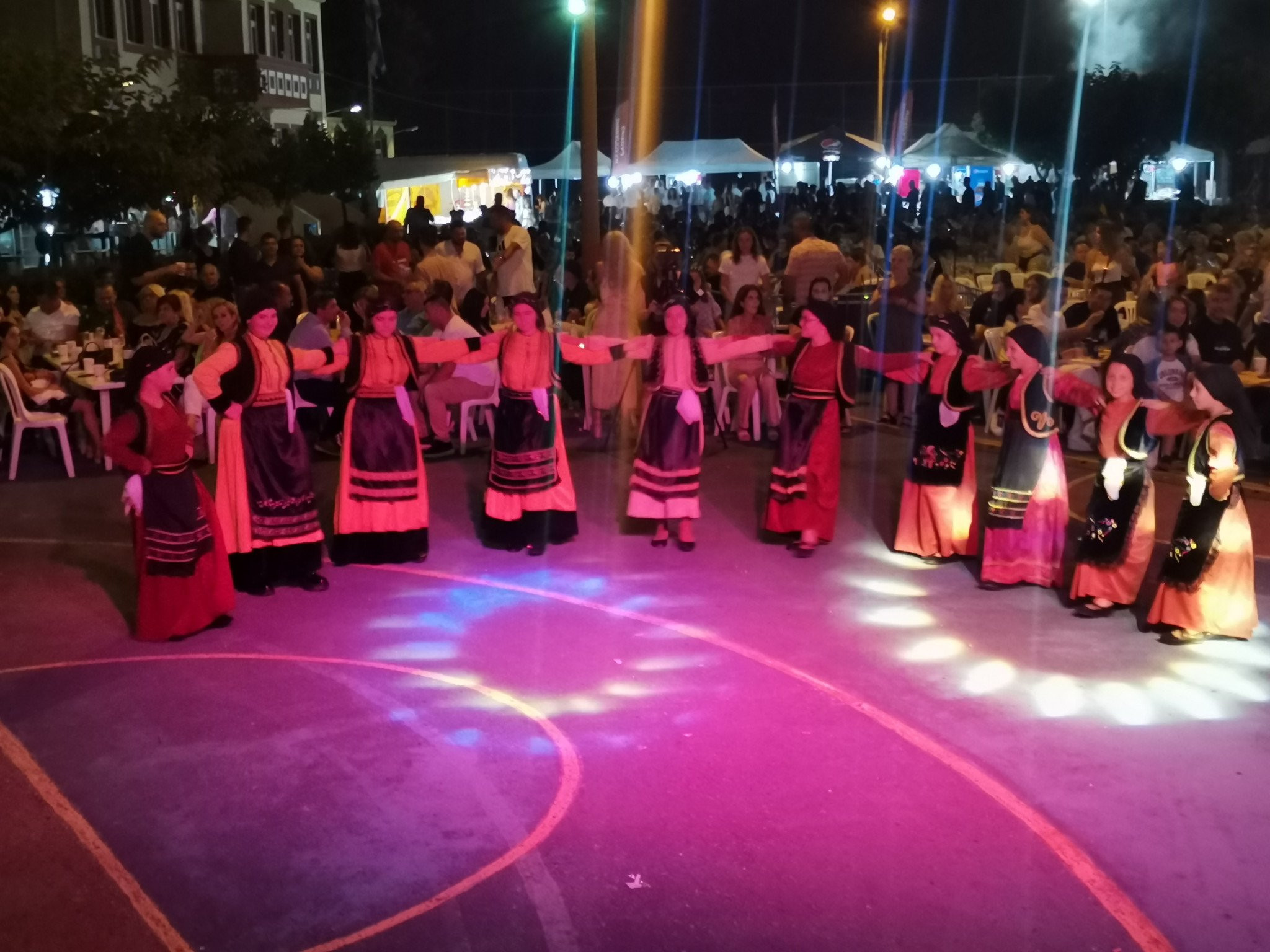Με μεγάλη επιτυχία στέφθηκε η μουσικοχορευτική εκδήλωση του Συλλόγου Ηπειρωτών Κρύας Βρύσης “Ο ΠΥΡΡΟΣ”