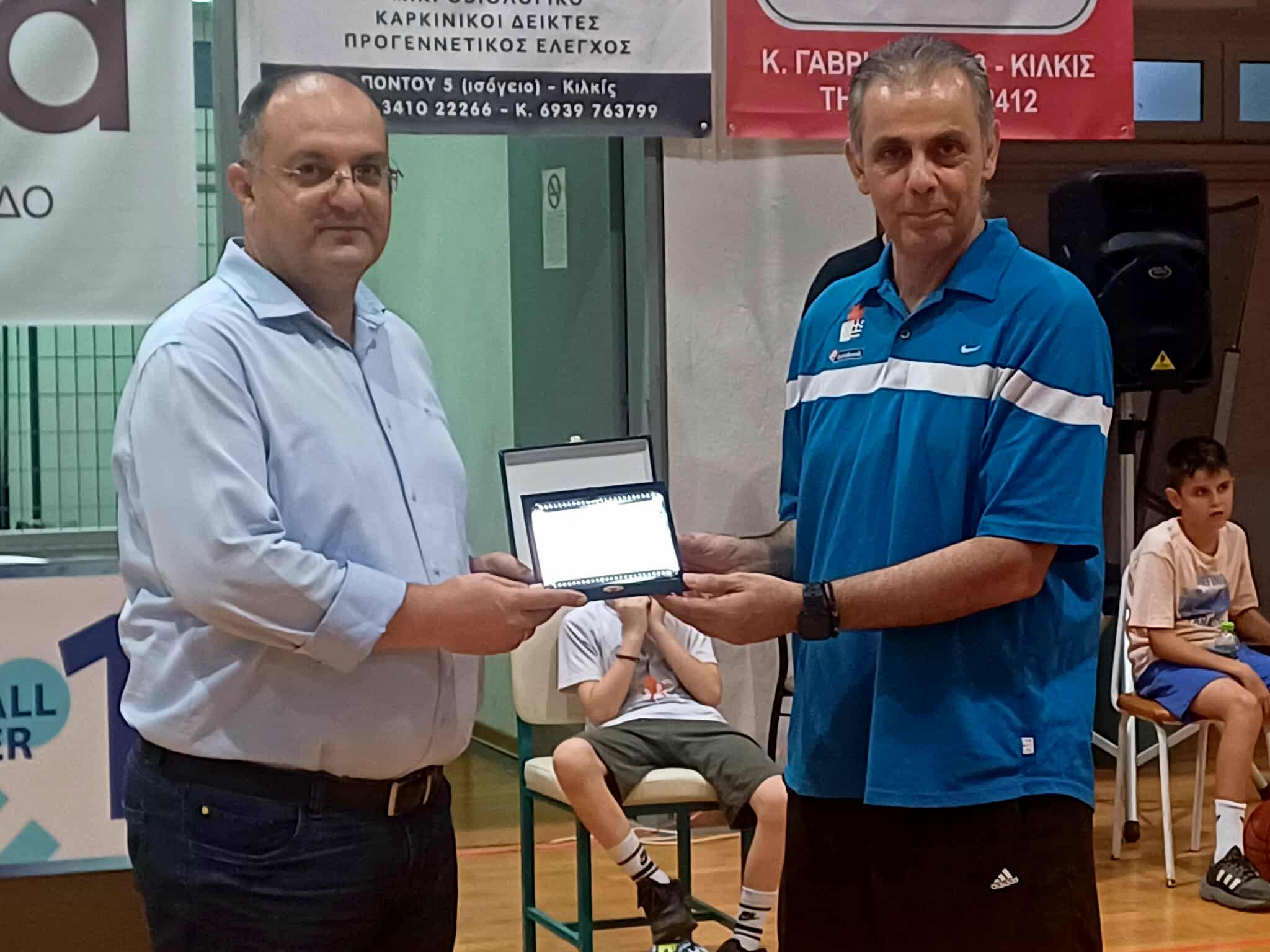 Τιμητική πλακέτα στον Δήμαρχο Κιλκίς από την ‘’Κούπα’’