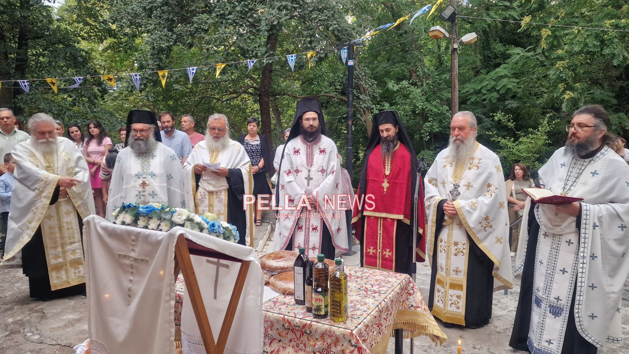 Λάμπρος Εσπερινός για την Μεταμόρφωση του Σωτήρος στην Έδεσσα – Μια κατανυκτική τελετή στο εκκλησάκι της Γαβαλιώτισσας
