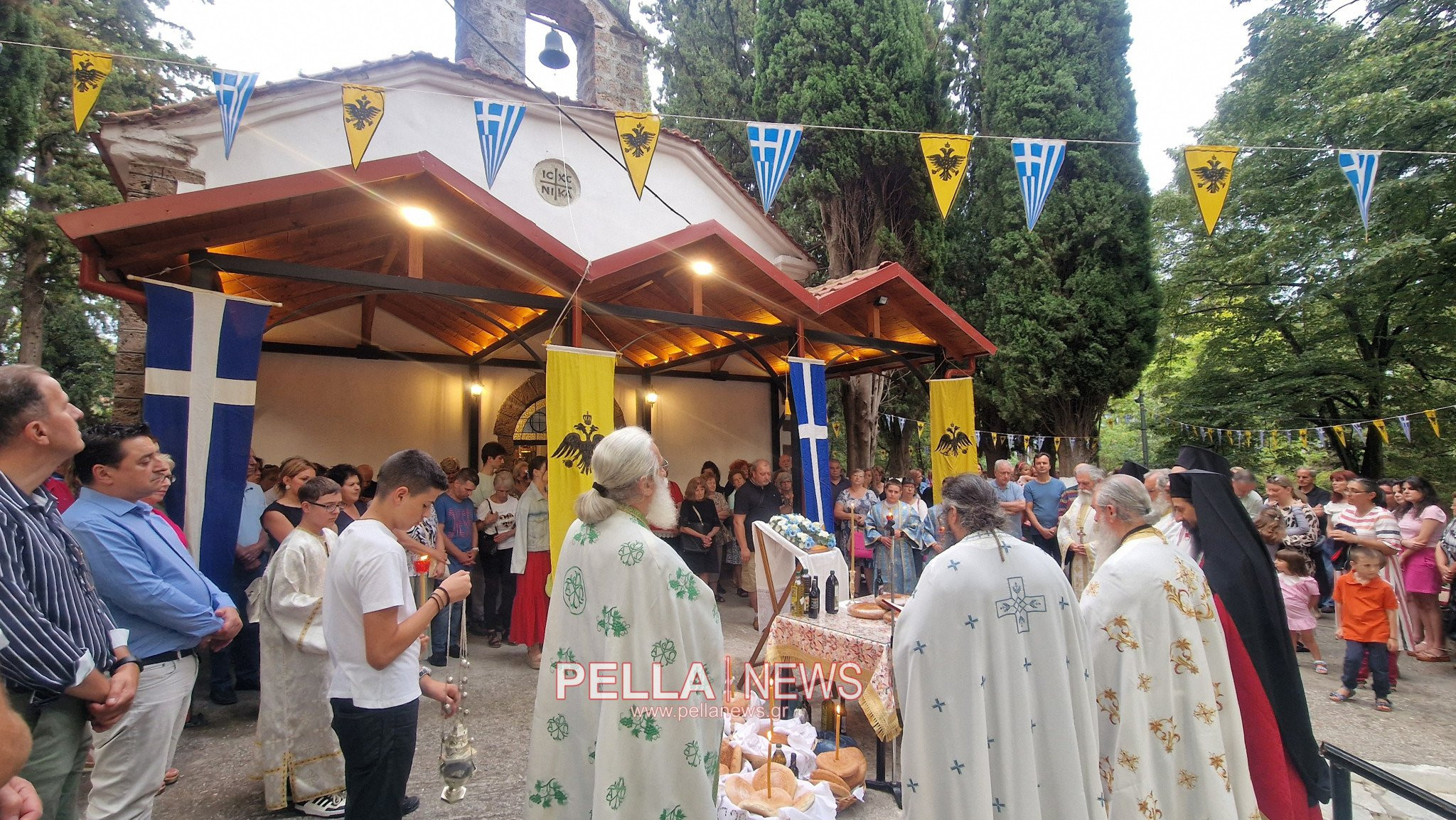 Λάμπρος Εσπερινός για την Μεταμόρφωση του Σωτήρος στην Έδεσσα – Μια κατανυκτική τελετή στο εκκλησάκι της Γαβαλιώτισσας