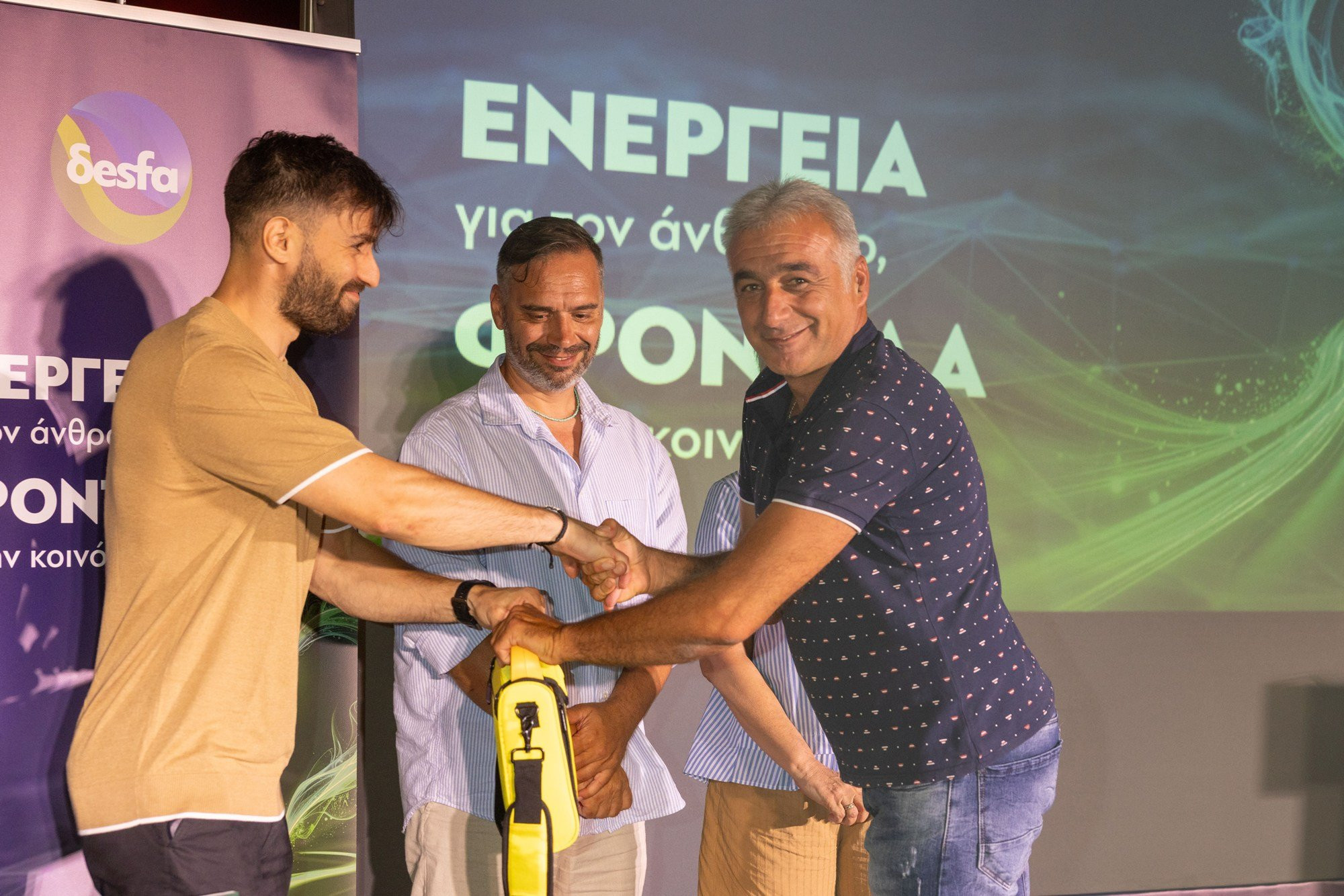 Δωρεά Απινιδωτών από τον ΔΕΣΦΑ σε Τοπικές Κοινότητες του Δήμου Νάουσας