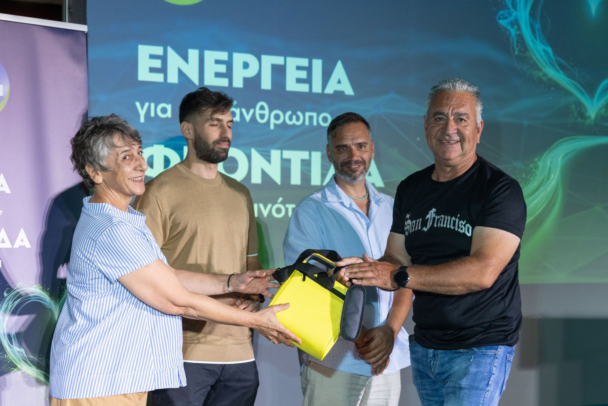 Δωρεά Απινιδωτών από τον ΔΕΣΦΑ σε Τοπικές Κοινότητες του Δήμου Νάουσας
