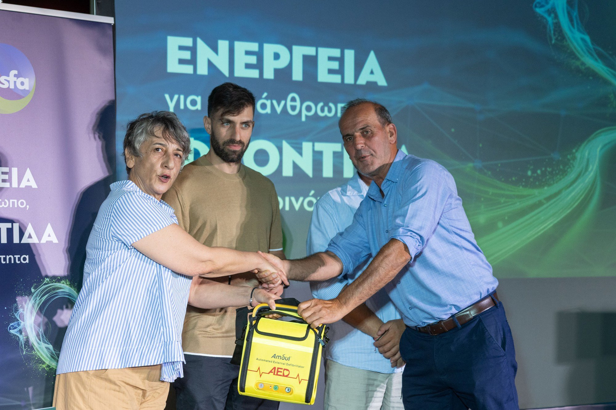 Δωρεά Απινιδωτών από τον ΔΕΣΦΑ σε Τοπικές Κοινότητες του Δήμου Νάουσας