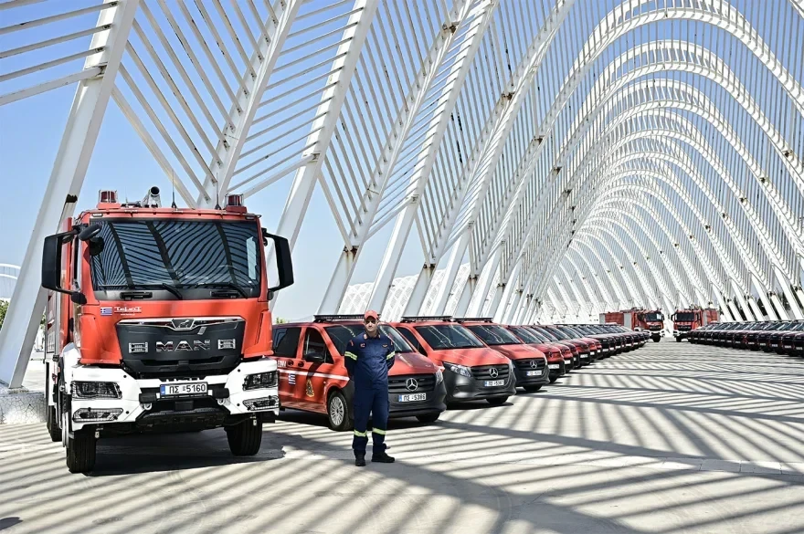 Παραδόθηκαν 164 νέα οχήματα στην Πυροσβεστική - Μητσοτάκης: Καθημερινά η πατρίδα προοδεύει και κάνει βήματα μπροστά