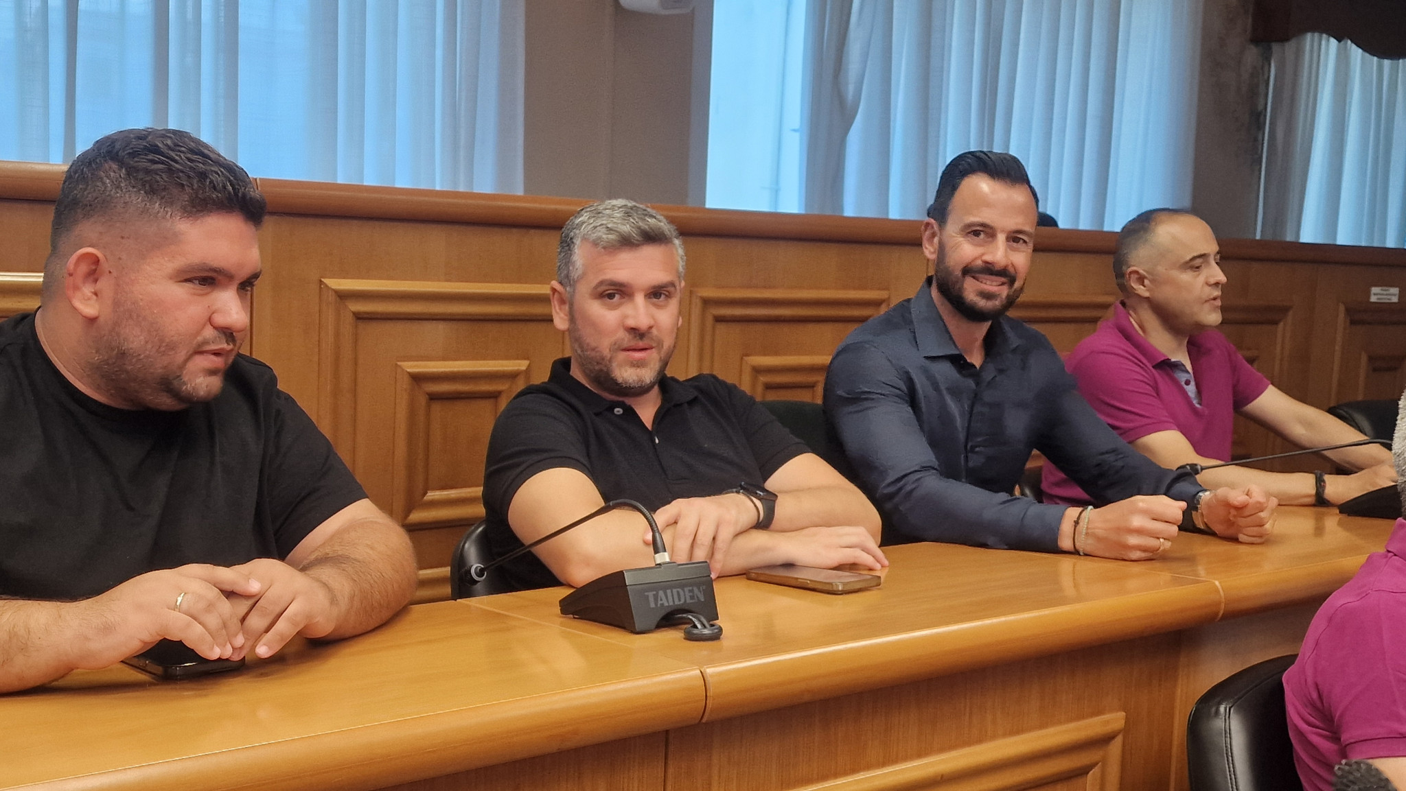 «Φωτιές» στο Δημοτικό Συμβούλιο Αλμωπίας: Ένταση, καταγγελίες, αυξήσεις και ανοιχτά μέτωπα