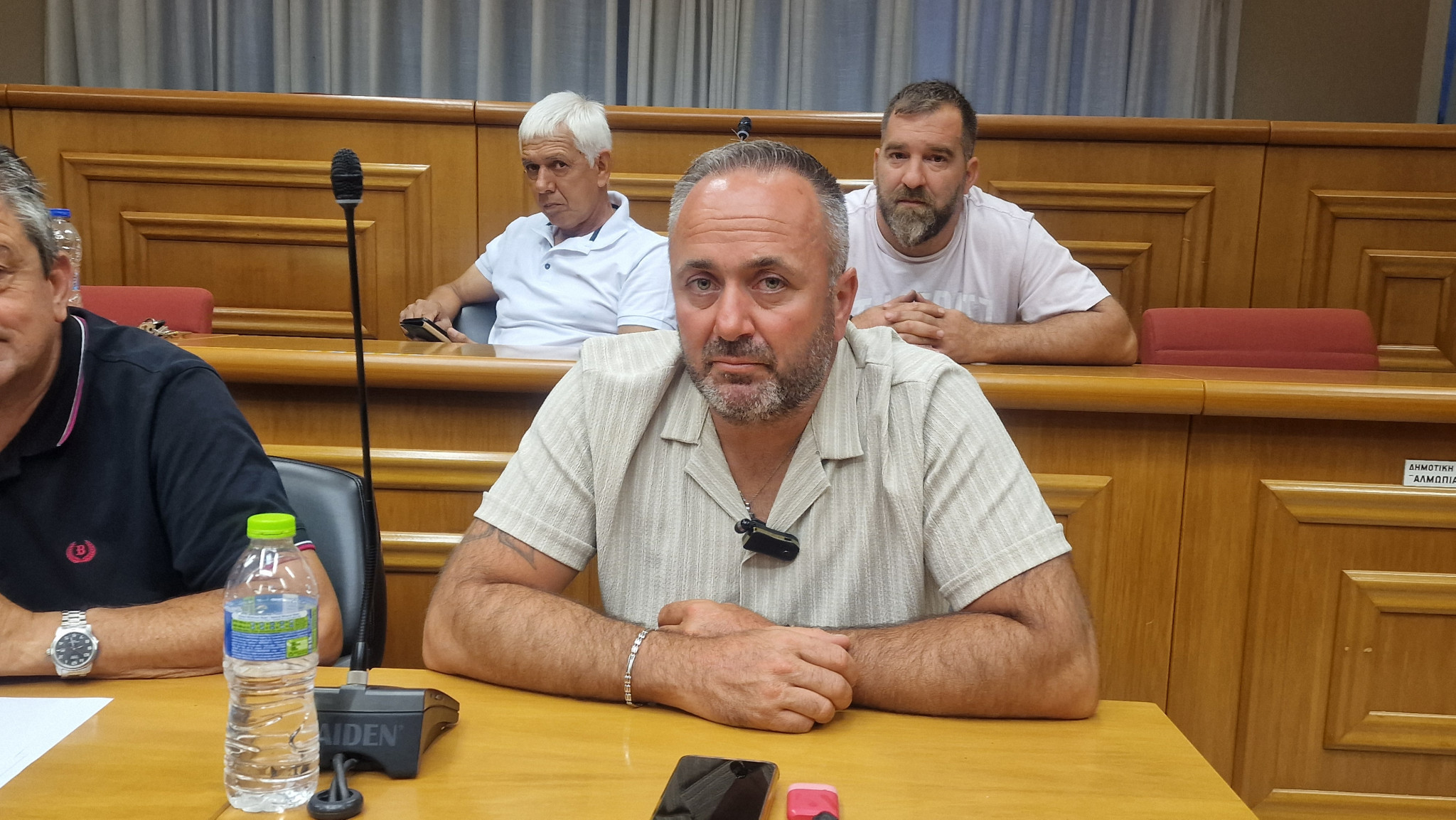 «Φωτιές» στο Δημοτικό Συμβούλιο Αλμωπίας: Ένταση, καταγγελίες, αυξήσεις και ανοιχτά μέτωπα