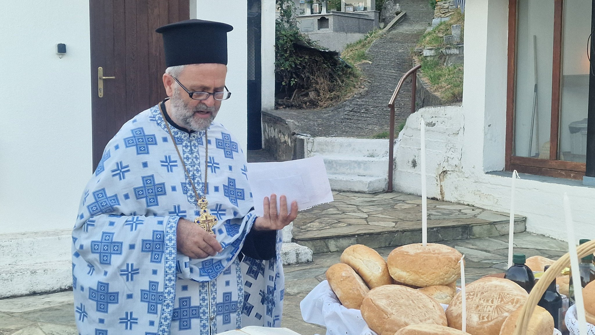 Οι Έλληνες γιορτάζουν την Παναγία