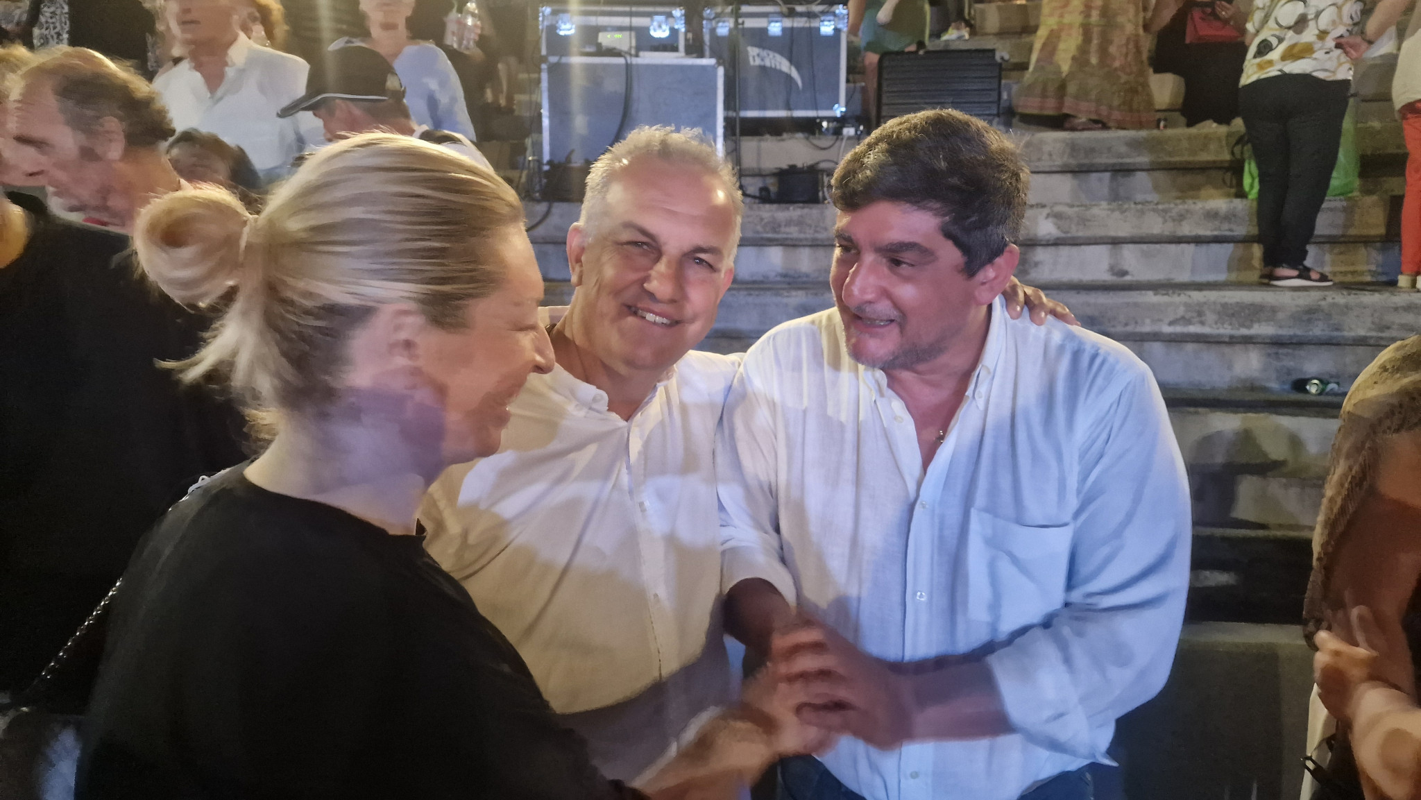 Μια μαγευτική βραδιά αφιερωμένη στον Στράτο Διονυσίου στο Ανοιχτό Θέατρο Γιαννιτσών