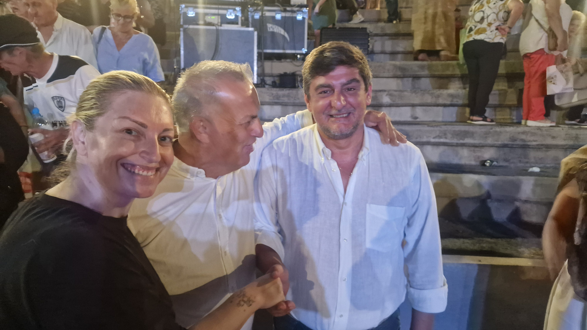 Μια μαγευτική βραδιά αφιερωμένη στον Στράτο Διονυσίου στο Ανοιχτό Θέατρο Γιαννιτσών