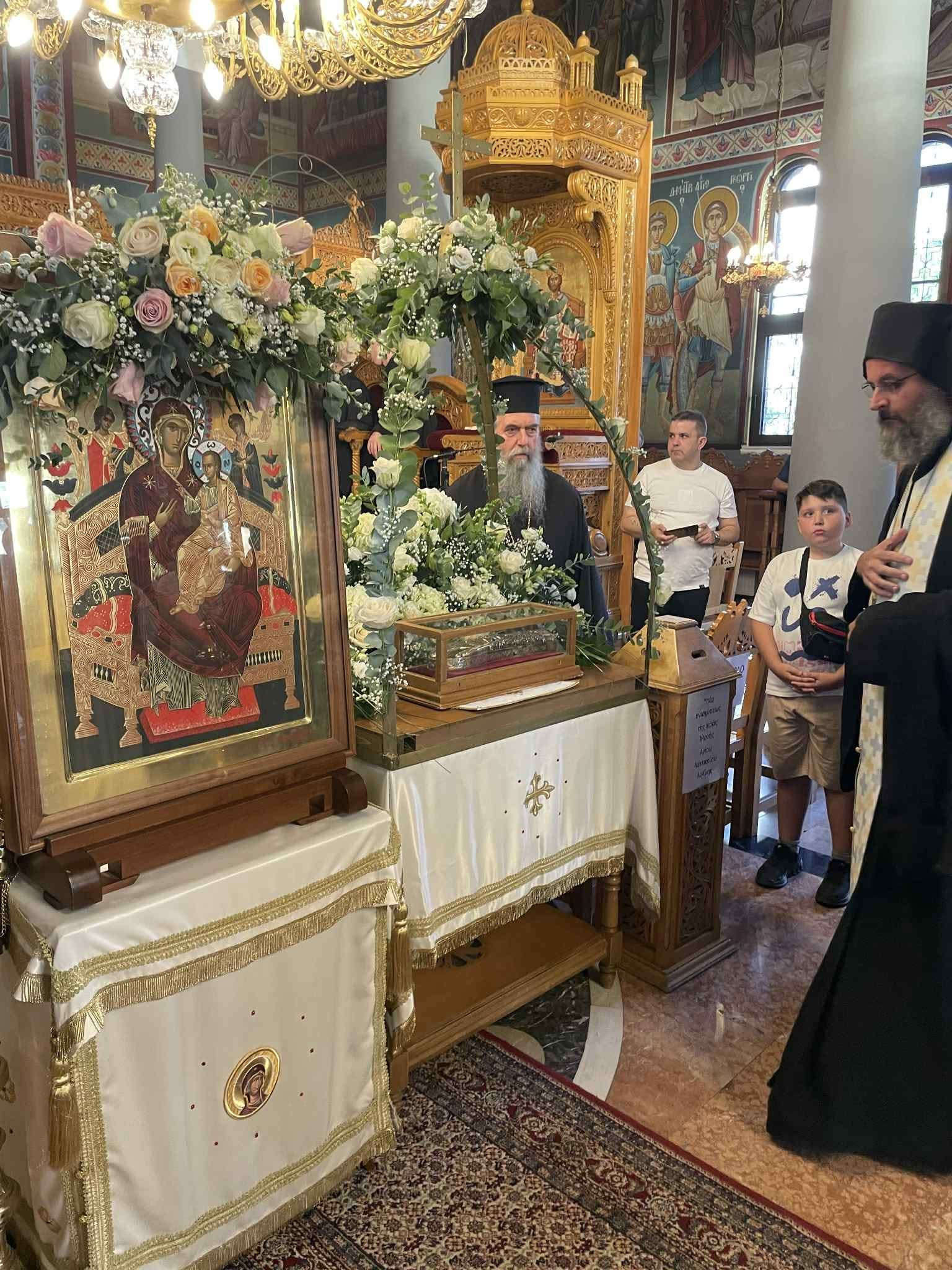 Έδεσσα: Ουρές πιστών για τον Άγιο Νεκτάριο