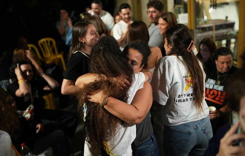 Δάκρυα χαράς και ανακούφισης σε Τελ Αβίβ και Γάζα – Πανηγυρισμοί για τη συμφωνία ειρήνης