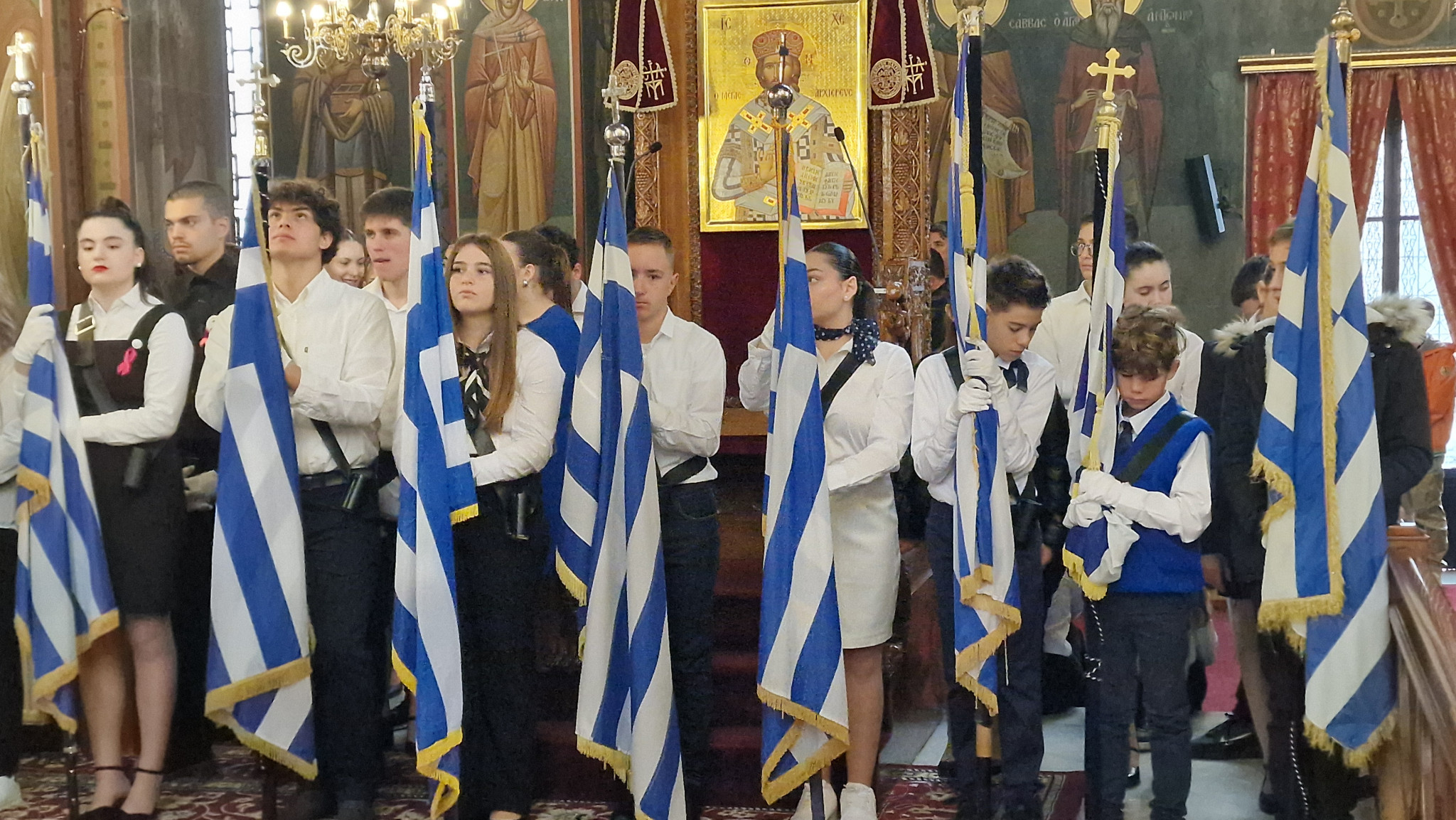 Περήφανα νιάτα στην Εκκλησία της Αγίας Σκέπης — οι μαθητές τίμησαν την 28η Οκτωβρίου στην Έδεσσα Περήφανα νιάτα στην Εκκλησία της Αγίας Σκέπης — οι μαθητές τίμησαν την 28η Οκτωβρίου στην Έδεσσα