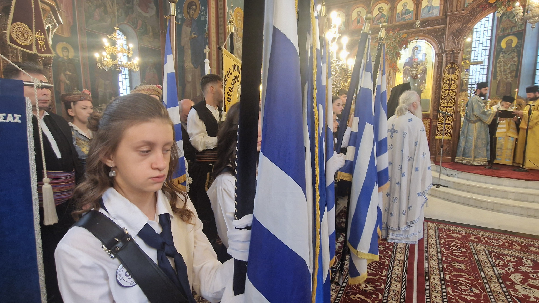 Περήφανα νιάτα στην Εκκλησία της Αγίας Σκέπης — οι μαθητές τίμησαν την 28η Οκτωβρίου στην Έδεσσα Περήφανα νιάτα στην Εκκλησία της Αγίας Σκέπης — οι μαθητές τίμησαν την 28η Οκτωβρίου στην Έδεσσα