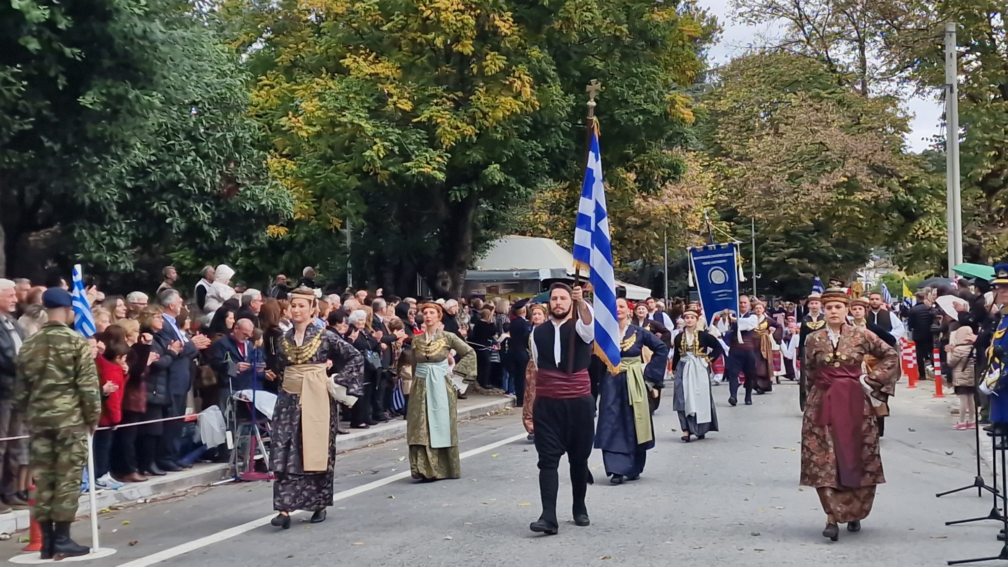 Έδεσσα – Η Ελλάδα που δεν ξεχνά: Μια παρέλαση περηφάνιας και μνήμης (φωτο και βίντεο) Έδεσσα – Η Ελλάδα που δεν ξεχνά: Μια παρέλαση περηφάνιας και μνήμης (φωτο και βίντεο)