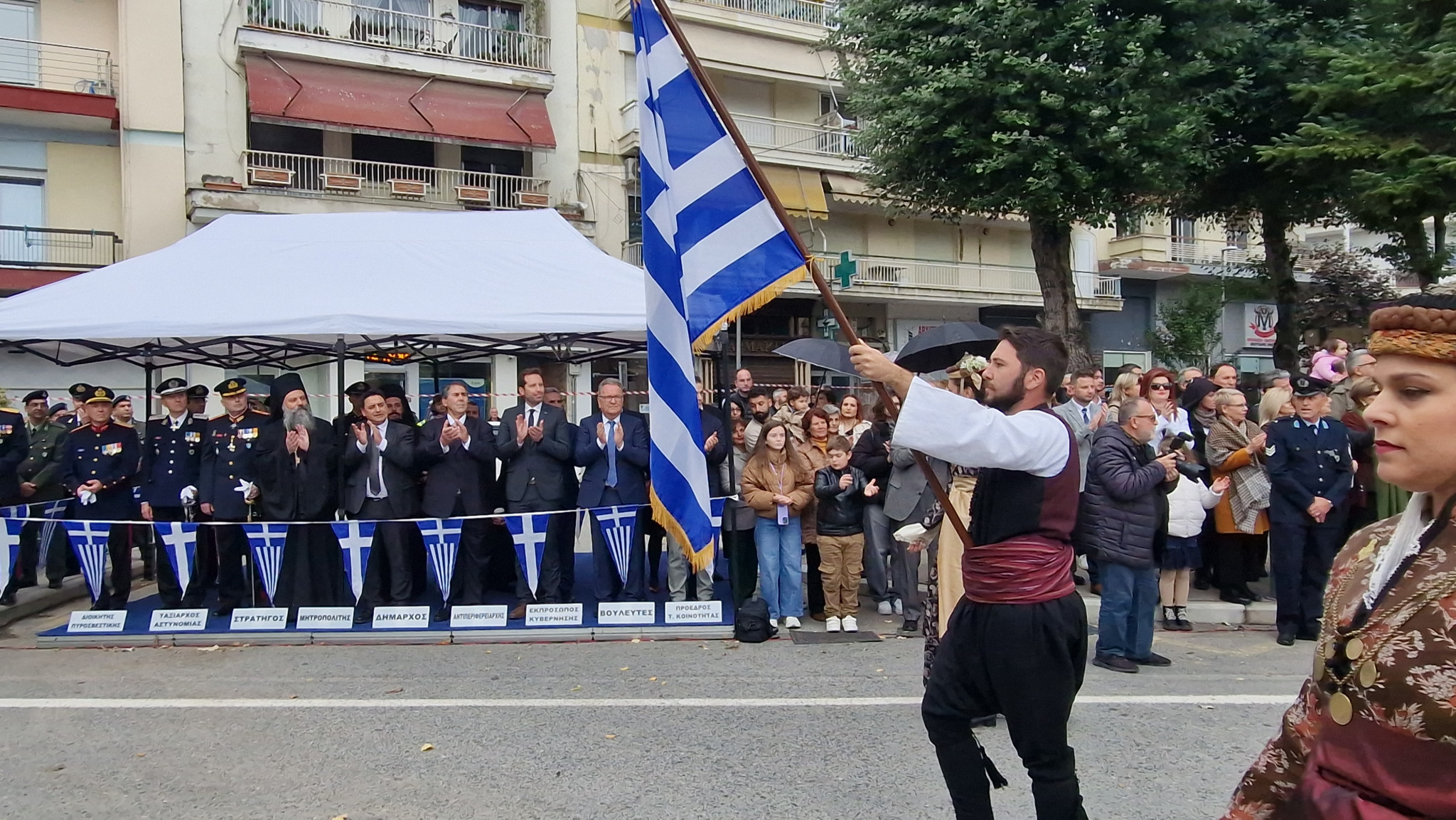 Έδεσσα – Η Ελλάδα που δεν ξεχνά: Μια παρέλαση περηφάνιας και μνήμης (φωτο και βίντεο) Έδεσσα – Η Ελλάδα που δεν ξεχνά: Μια παρέλαση περηφάνιας και μνήμης (φωτο και βίντεο)