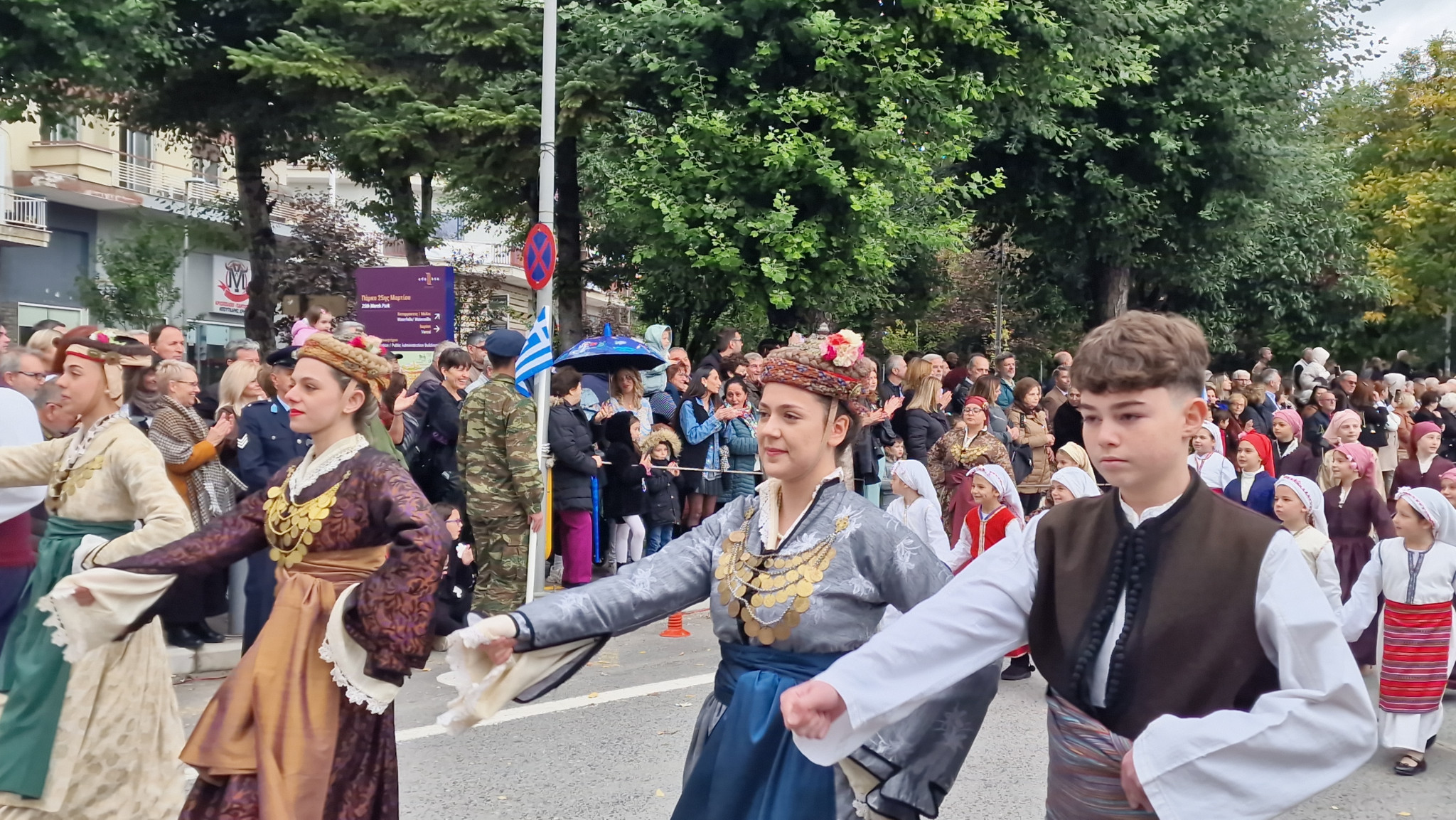 Έδεσσα – Η Ελλάδα που δεν ξεχνά: Μια παρέλαση περηφάνιας και μνήμης (φωτο και βίντεο) Έδεσσα – Η Ελλάδα που δεν ξεχνά: Μια παρέλαση περηφάνιας και μνήμης (φωτο και βίντεο)