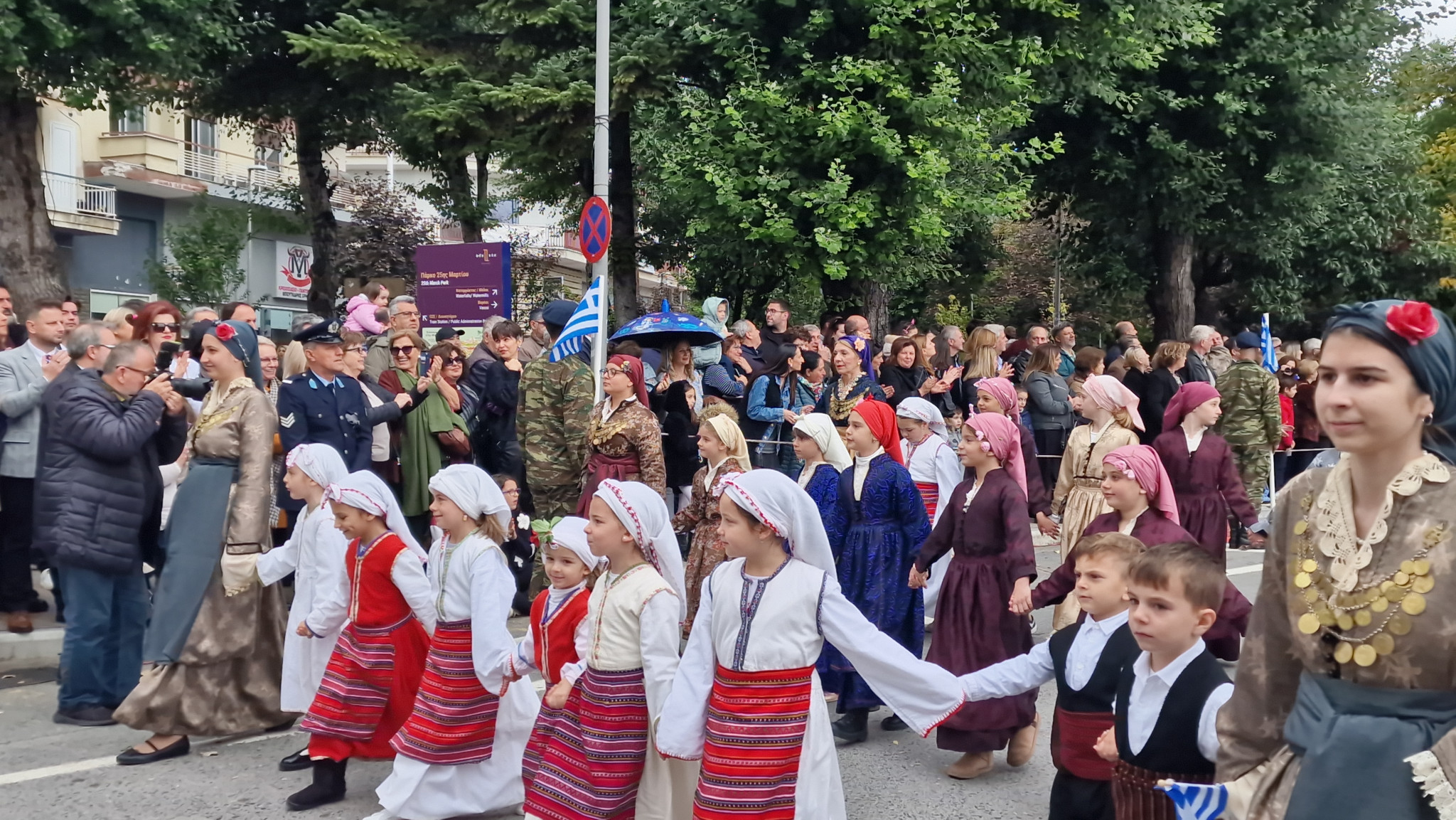 Έδεσσα – Η Ελλάδα που δεν ξεχνά: Μια παρέλαση περηφάνιας και μνήμης (φωτο και βίντεο) Έδεσσα – Η Ελλάδα που δεν ξεχνά: Μια παρέλαση περηφάνιας και μνήμης (φωτο και βίντεο)