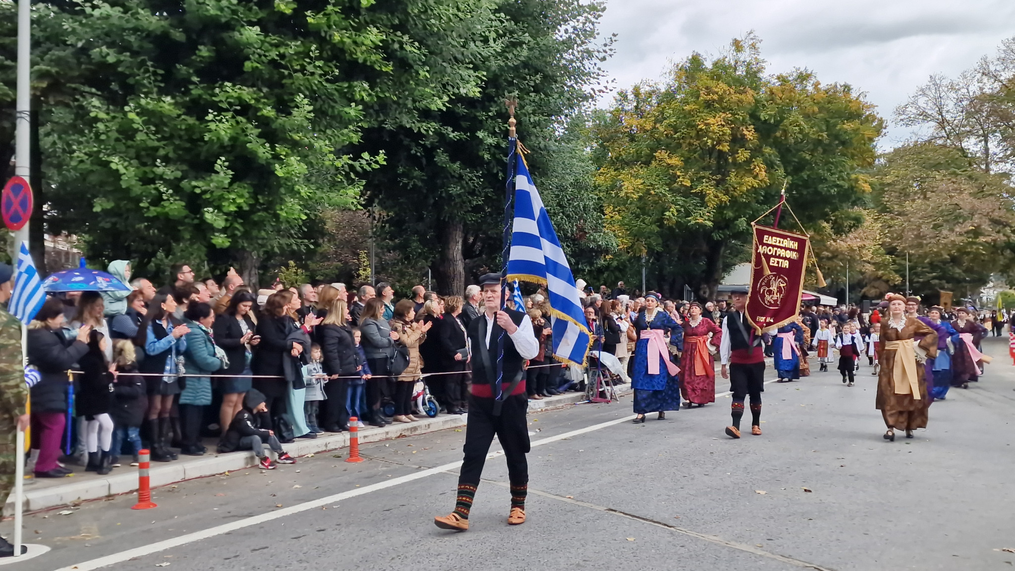 Έδεσσα – Η Ελλάδα που δεν ξεχνά: Μια παρέλαση περηφάνιας και μνήμης (φωτο και βίντεο) Έδεσσα – Η Ελλάδα που δεν ξεχνά: Μια παρέλαση περηφάνιας και μνήμης (φωτο και βίντεο)
