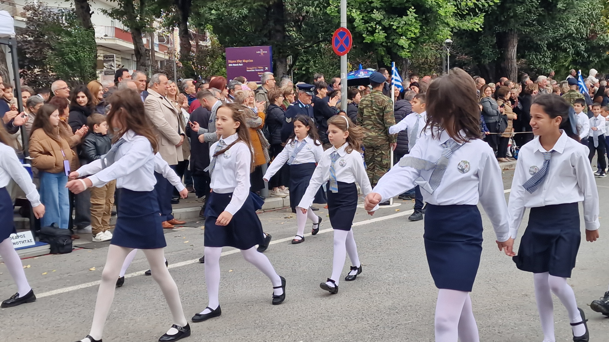 Έδεσσα – Η Ελλάδα που δεν ξεχνά: Μια παρέλαση περηφάνιας και μνήμης (φωτο και βίντεο) Έδεσσα – Η Ελλάδα που δεν ξεχνά: Μια παρέλαση περηφάνιας και μνήμης (φωτο και βίντεο)