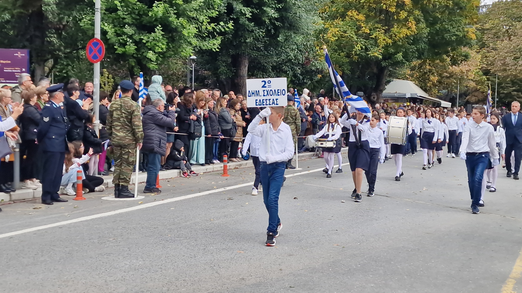 Έδεσσα – Η Ελλάδα που δεν ξεχνά: Μια παρέλαση περηφάνιας και μνήμης (φωτο και βίντεο) Έδεσσα – Η Ελλάδα που δεν ξεχνά: Μια παρέλαση περηφάνιας και μνήμης (φωτο και βίντεο)