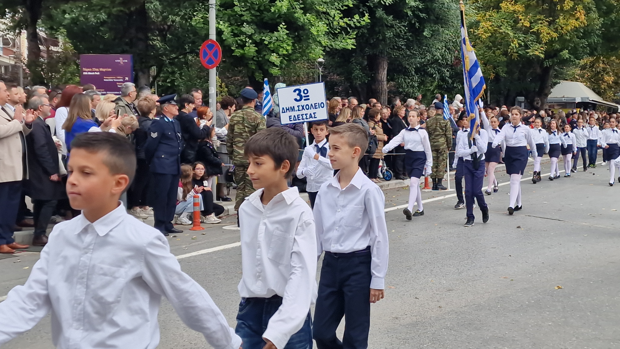 Έδεσσα – Η Ελλάδα που δεν ξεχνά: Μια παρέλαση περηφάνιας και μνήμης (φωτο και βίντεο) Έδεσσα – Η Ελλάδα που δεν ξεχνά: Μια παρέλαση περηφάνιας και μνήμης (φωτο και βίντεο)