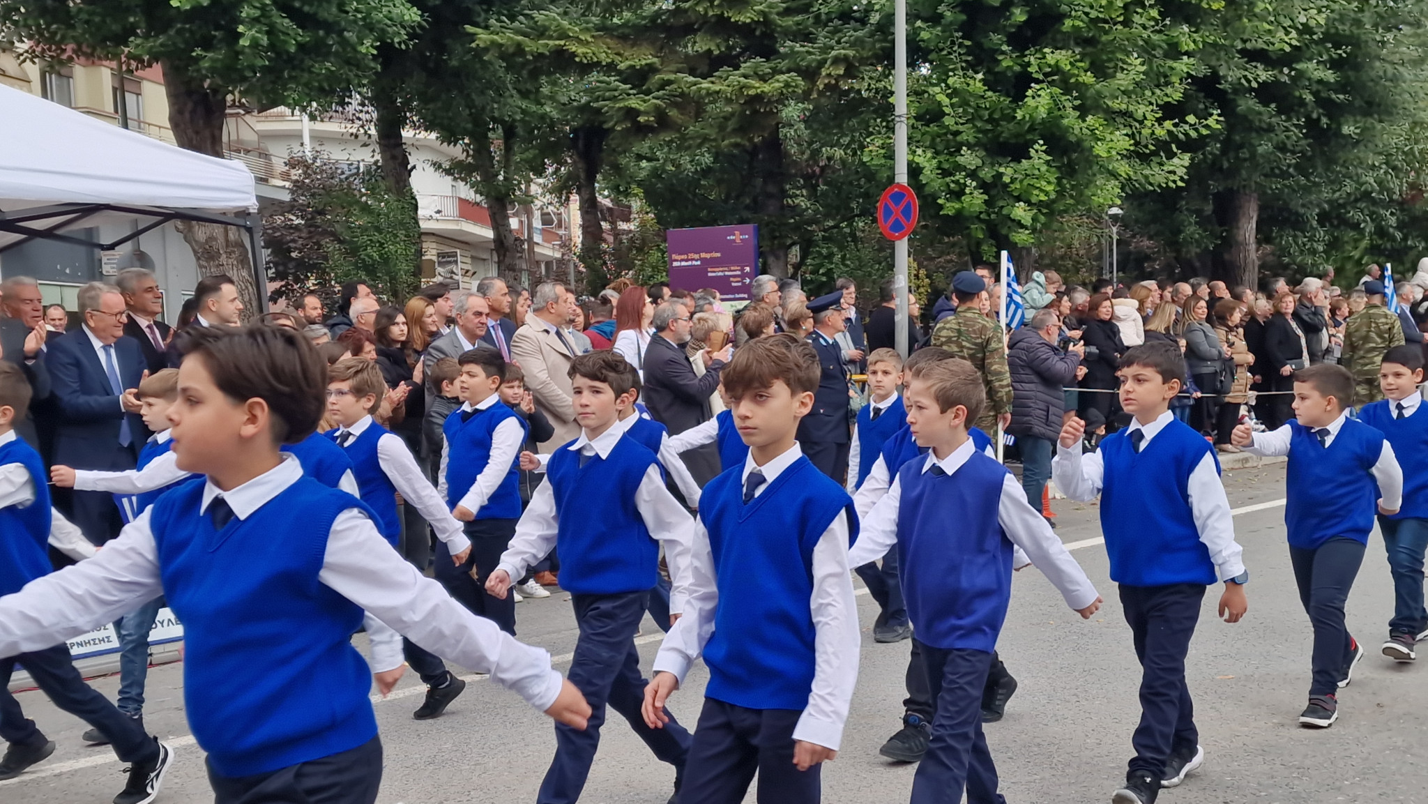 Έδεσσα – Η Ελλάδα που δεν ξεχνά: Μια παρέλαση περηφάνιας και μνήμης (φωτο και βίντεο) Έδεσσα – Η Ελλάδα που δεν ξεχνά: Μια παρέλαση περηφάνιας και μνήμης (φωτο και βίντεο)
