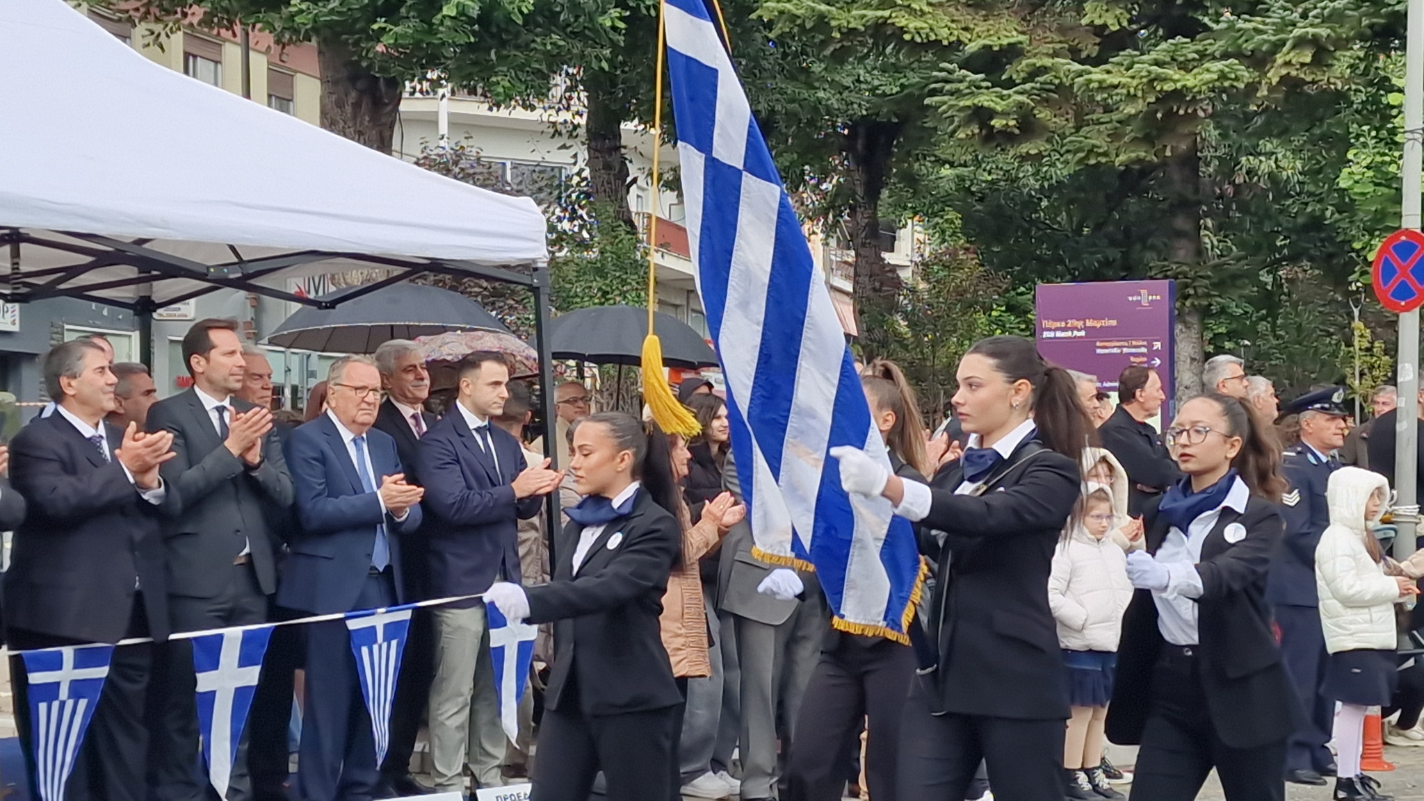 Έδεσσα – Η Ελλάδα που δεν ξεχνά: Μια παρέλαση περηφάνιας και μνήμης (φωτο και βίντεο) Έδεσσα – Η Ελλάδα που δεν ξεχνά: Μια παρέλαση περηφάνιας και μνήμης (φωτο και βίντεο)