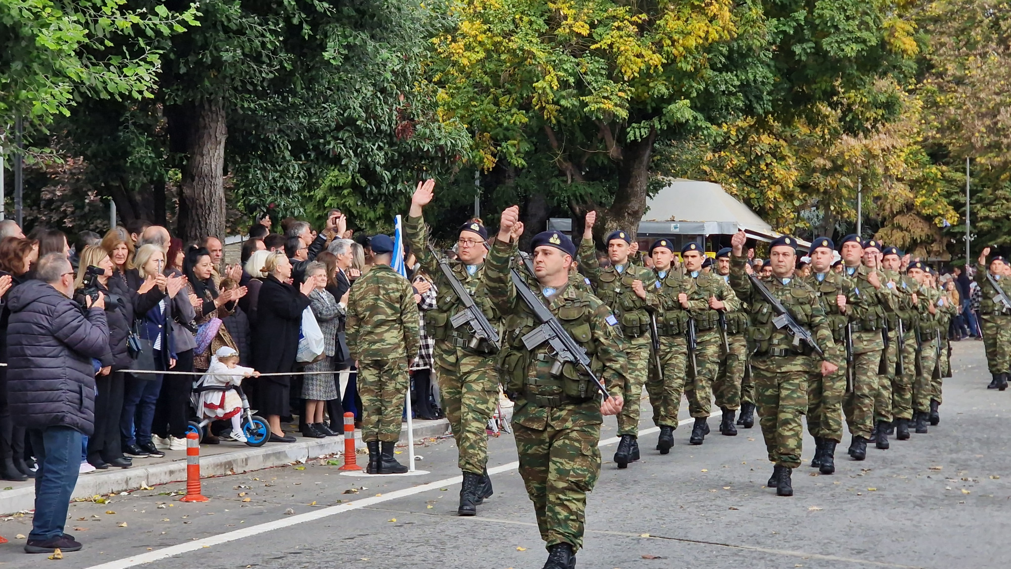 Έδεσσα – Η Ελλάδα που δεν ξεχνά: Μια παρέλαση περηφάνιας και μνήμης (φωτο και βίντεο) Έδεσσα – Η Ελλάδα που δεν ξεχνά: Μια παρέλαση περηφάνιας και μνήμης (φωτο και βίντεο)