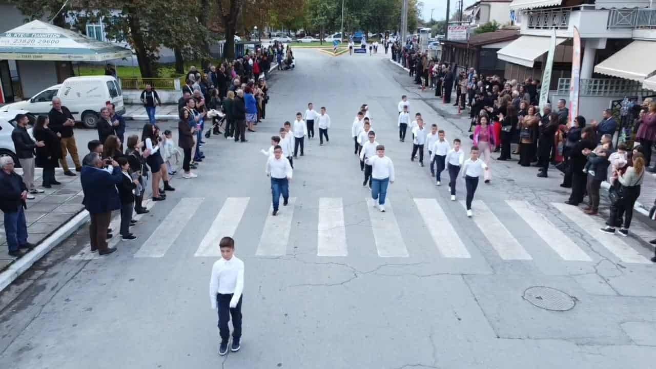 Παρέλαση για την Εθνική Επέτειο της 28ης Οκτωβρίου στους Γαλατάδες (Βίντεο) Παρέλαση για την Εθνική Επέτειο της 28ης Οκτωβρίου στους Γαλατάδες (Βίντεο)