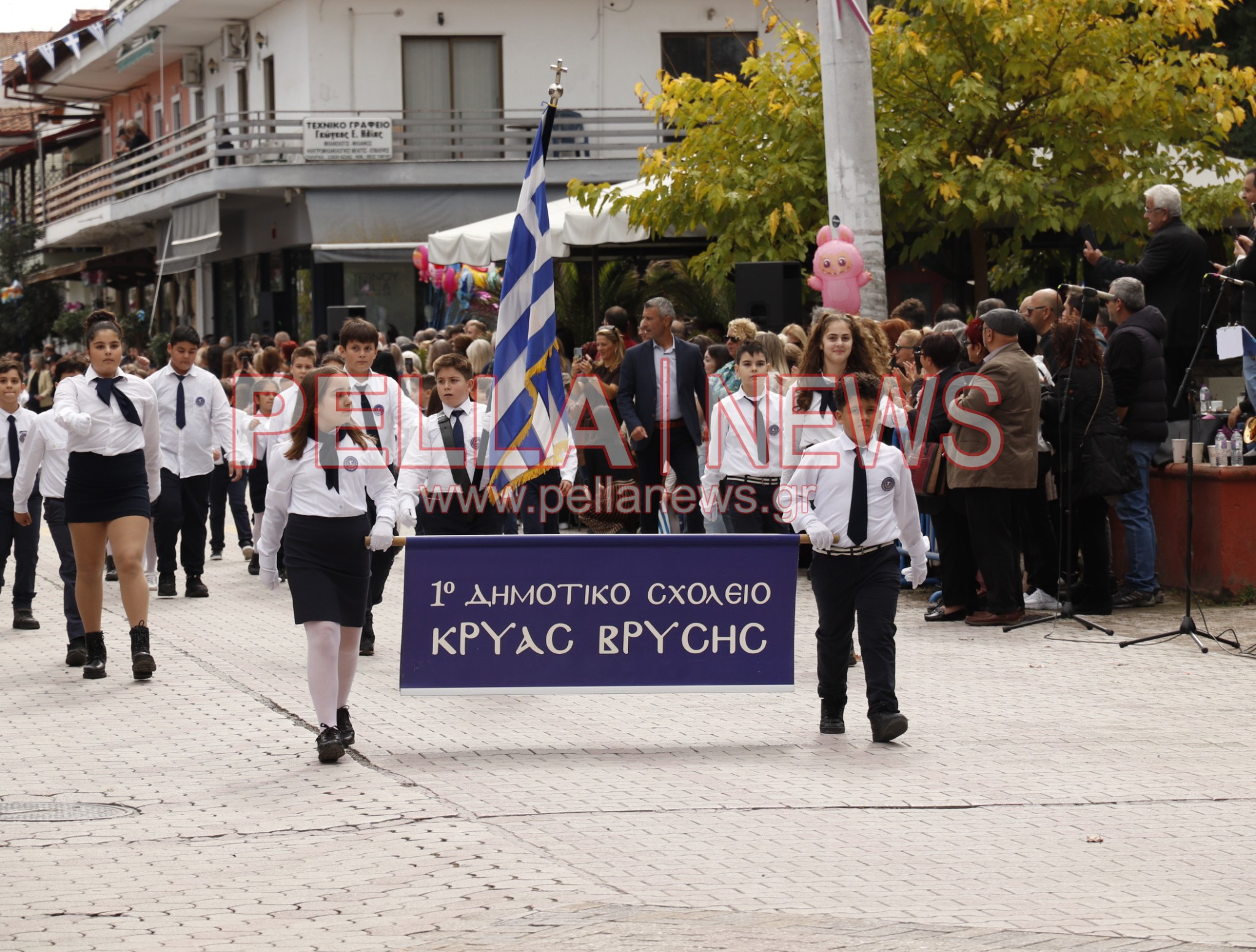 Κρύα Bρύση: Πλούσιο φωτορεπορτάζ από τα σχολεία στην παρέλαση Κρύα Bρύση: Πλούσιο φωτορεπορτάζ από τα σχολεία στην παρέλαση