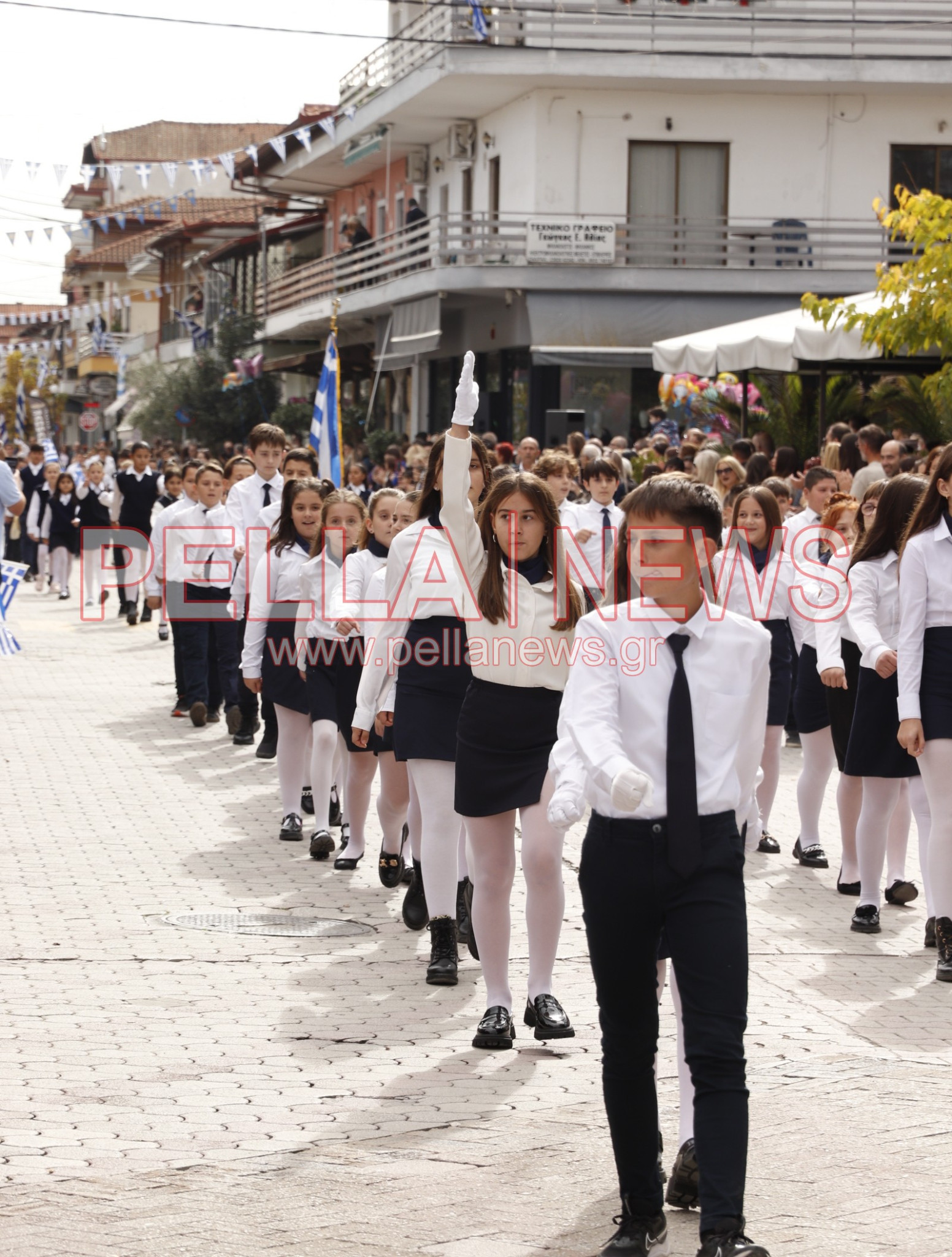 Κρύα Bρύση: Πλούσιο φωτορεπορτάζ από τα σχολεία στην παρέλαση Κρύα Bρύση: Πλούσιο φωτορεπορτάζ από τα σχολεία στην παρέλαση
