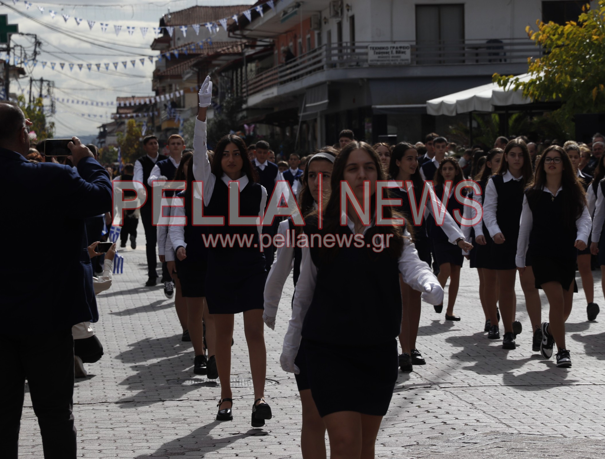 Κρύα Bρύση: Πλούσιο φωτορεπορτάζ από τα σχολεία στην παρέλαση Κρύα Bρύση: Πλούσιο φωτορεπορτάζ από τα σχολεία στην παρέλαση