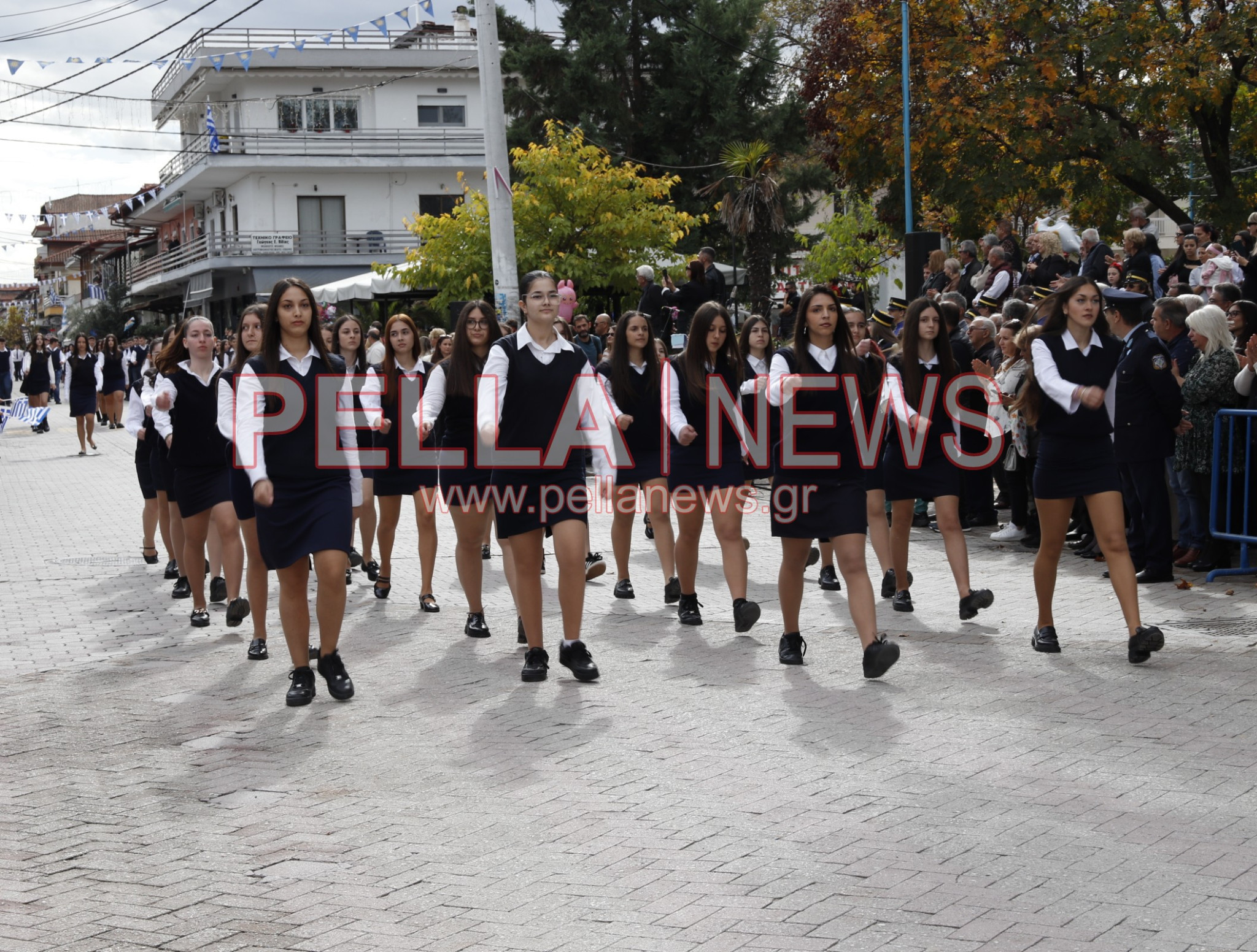 Κρύα Bρύση: Πλούσιο φωτορεπορτάζ από τα σχολεία στην παρέλαση Κρύα Bρύση: Πλούσιο φωτορεπορτάζ από τα σχολεία στην παρέλαση