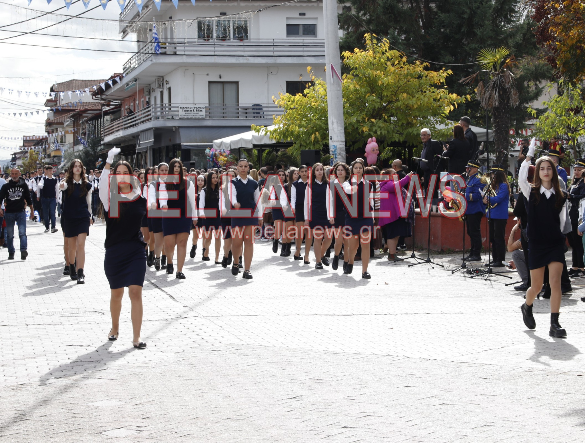 Κρύα Bρύση: Πλούσιο φωτορεπορτάζ από τα σχολεία στην παρέλαση Κρύα Bρύση: Πλούσιο φωτορεπορτάζ από τα σχολεία στην παρέλαση