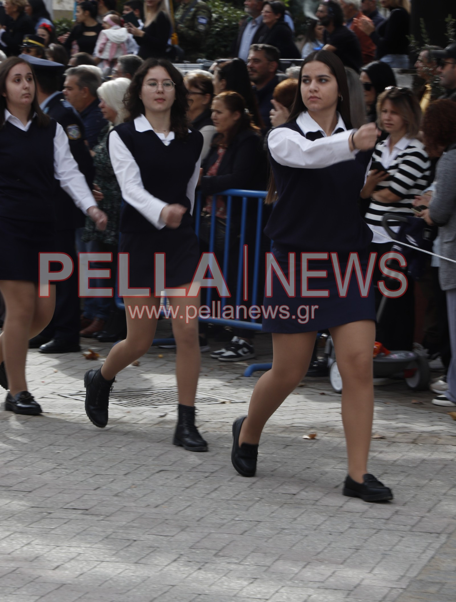 Κρύα Bρύση: Πλούσιο φωτορεπορτάζ από τα σχολεία στην παρέλαση Κρύα Bρύση: Πλούσιο φωτορεπορτάζ από τα σχολεία στην παρέλαση