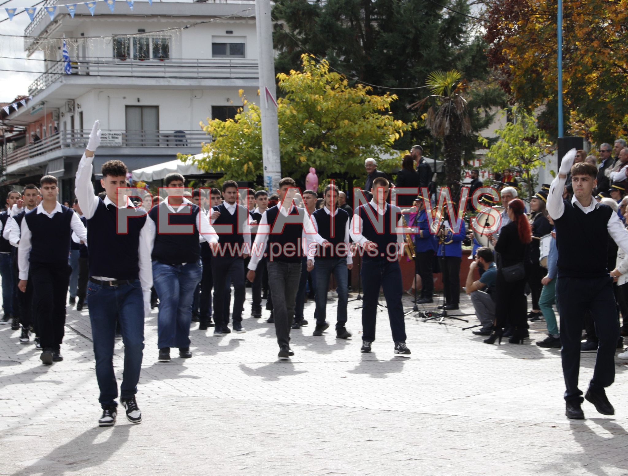 Κρύα Bρύση: Πλούσιο φωτορεπορτάζ από τα σχολεία στην παρέλαση Κρύα Bρύση: Πλούσιο φωτορεπορτάζ από τα σχολεία στην παρέλαση