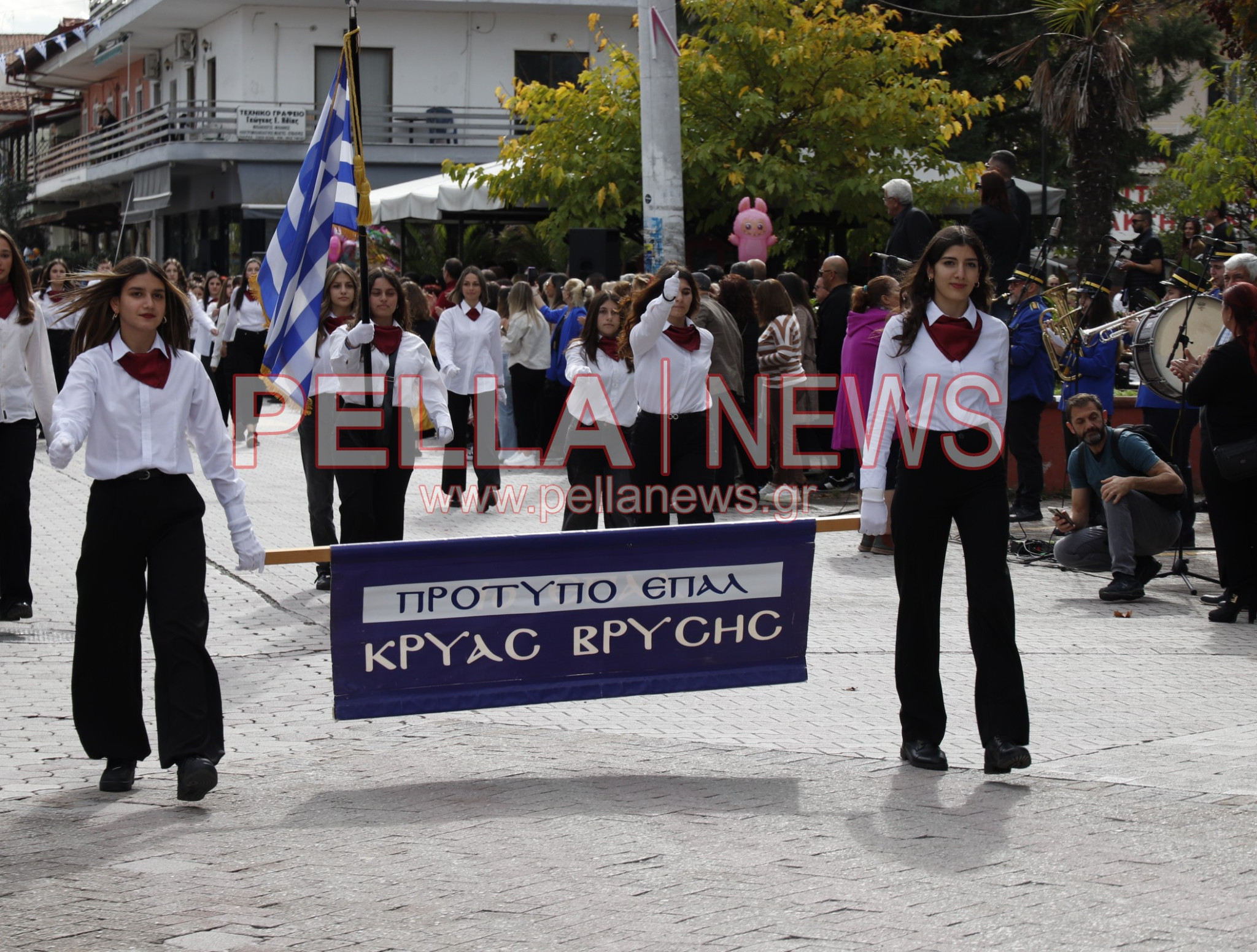 Κρύα Bρύση: Πλούσιο φωτορεπορτάζ από τα σχολεία στην παρέλαση Κρύα Bρύση: Πλούσιο φωτορεπορτάζ από τα σχολεία στην παρέλαση