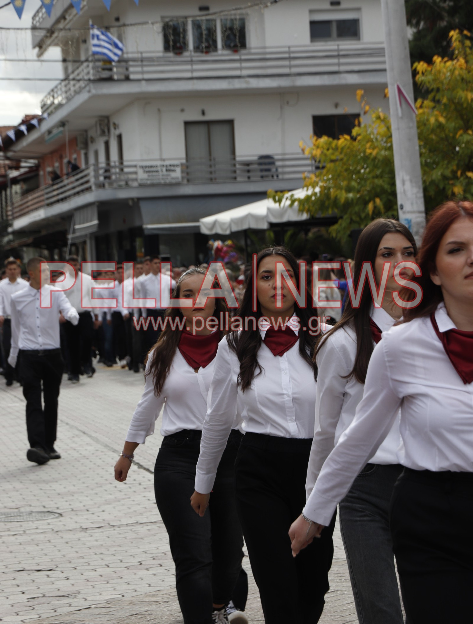Κρύα Bρύση: Πλούσιο φωτορεπορτάζ από τα σχολεία στην παρέλαση Κρύα Bρύση: Πλούσιο φωτορεπορτάζ από τα σχολεία στην παρέλαση