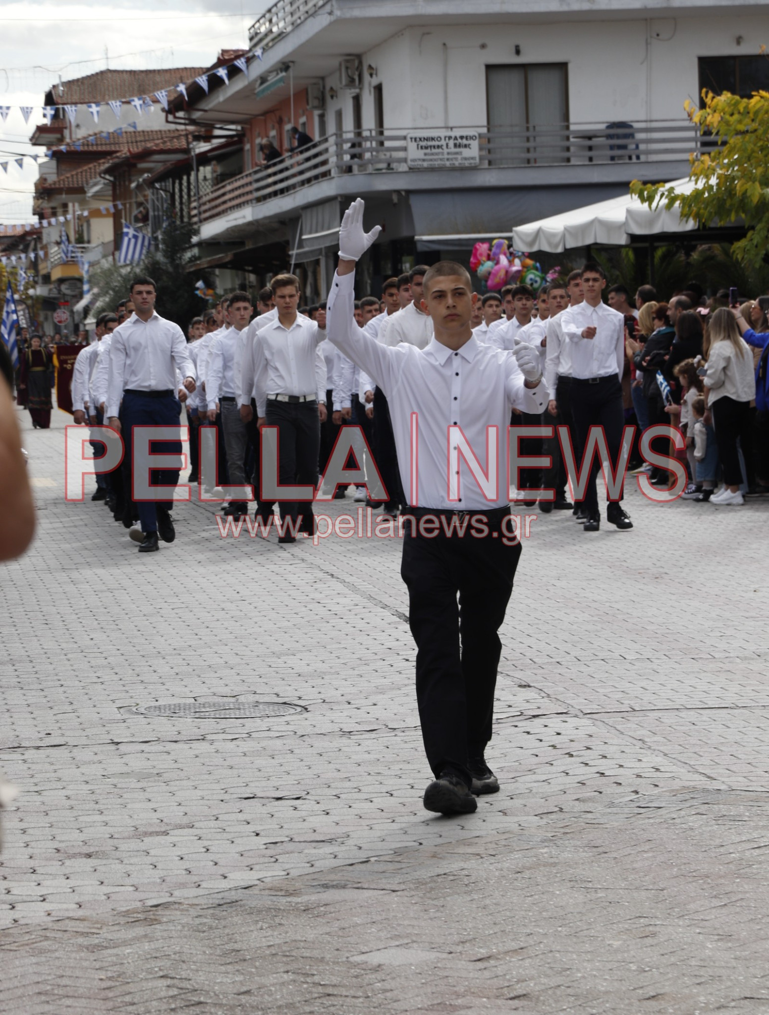 Κρύα Bρύση: Πλούσιο φωτορεπορτάζ από τα σχολεία στην παρέλαση Κρύα Bρύση: Πλούσιο φωτορεπορτάζ από τα σχολεία στην παρέλαση