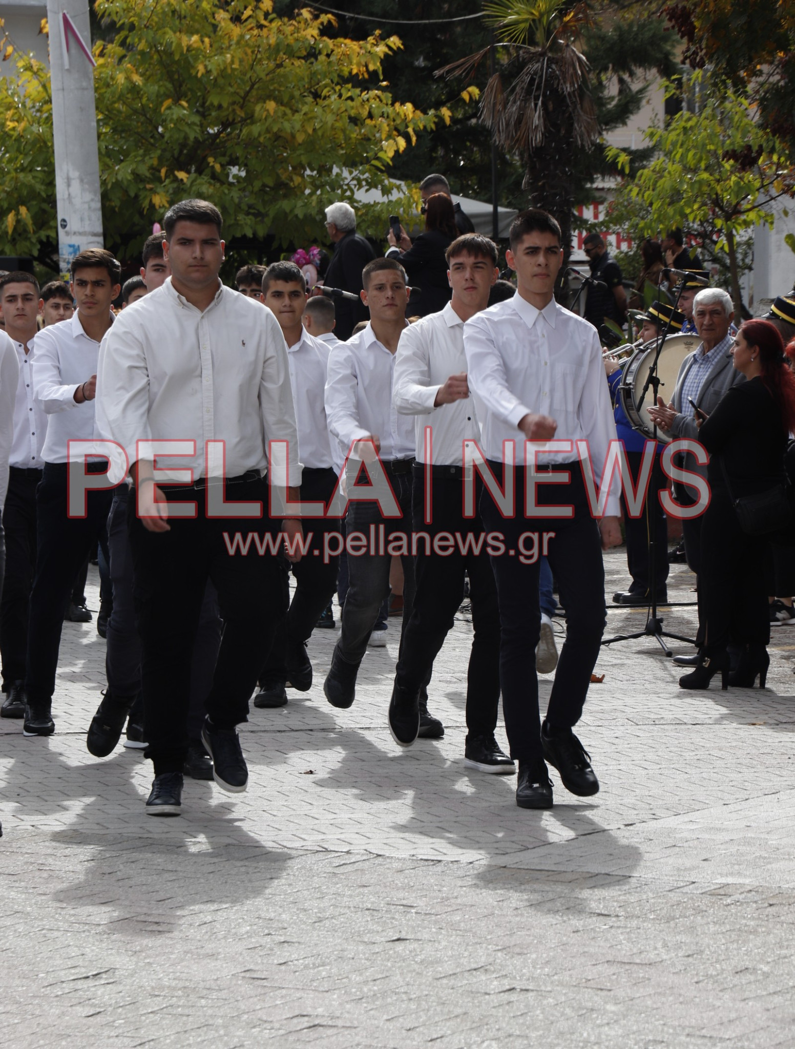 Κρύα Bρύση: Πλούσιο φωτορεπορτάζ από τα σχολεία στην παρέλαση Κρύα Bρύση: Πλούσιο φωτορεπορτάζ από τα σχολεία στην παρέλαση