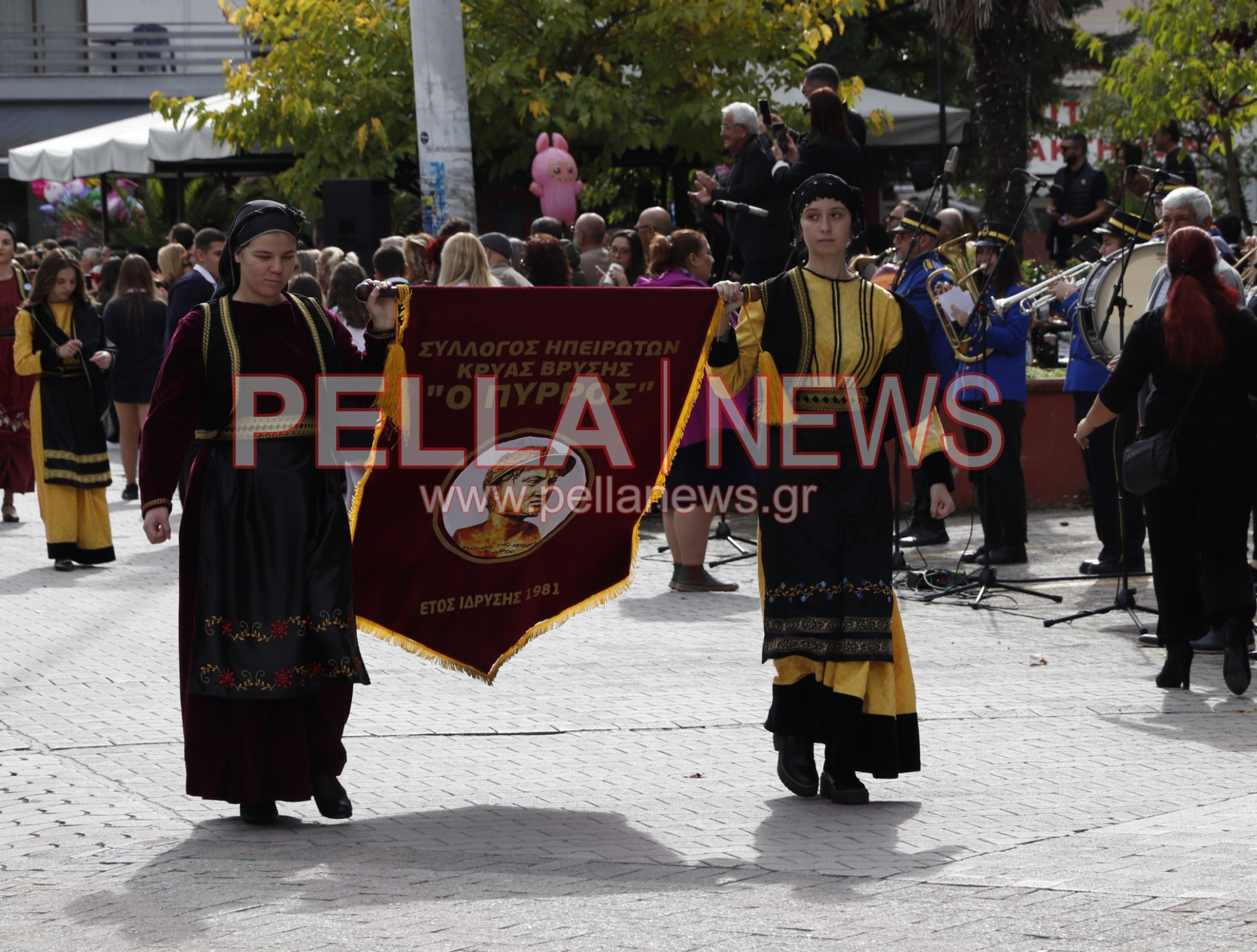 Ζωντανή η μνήμη του ’40 στην Κρύα Βρύση μέσα από τους Πολιτιστικούς Συλλόγους (φωτογραφίες) Ζωντανή η μνήμη του ’40 στην Κρύα Βρύση μέσα από τους Πολιτιστικούς Συλλόγους (φωτογραφίες)