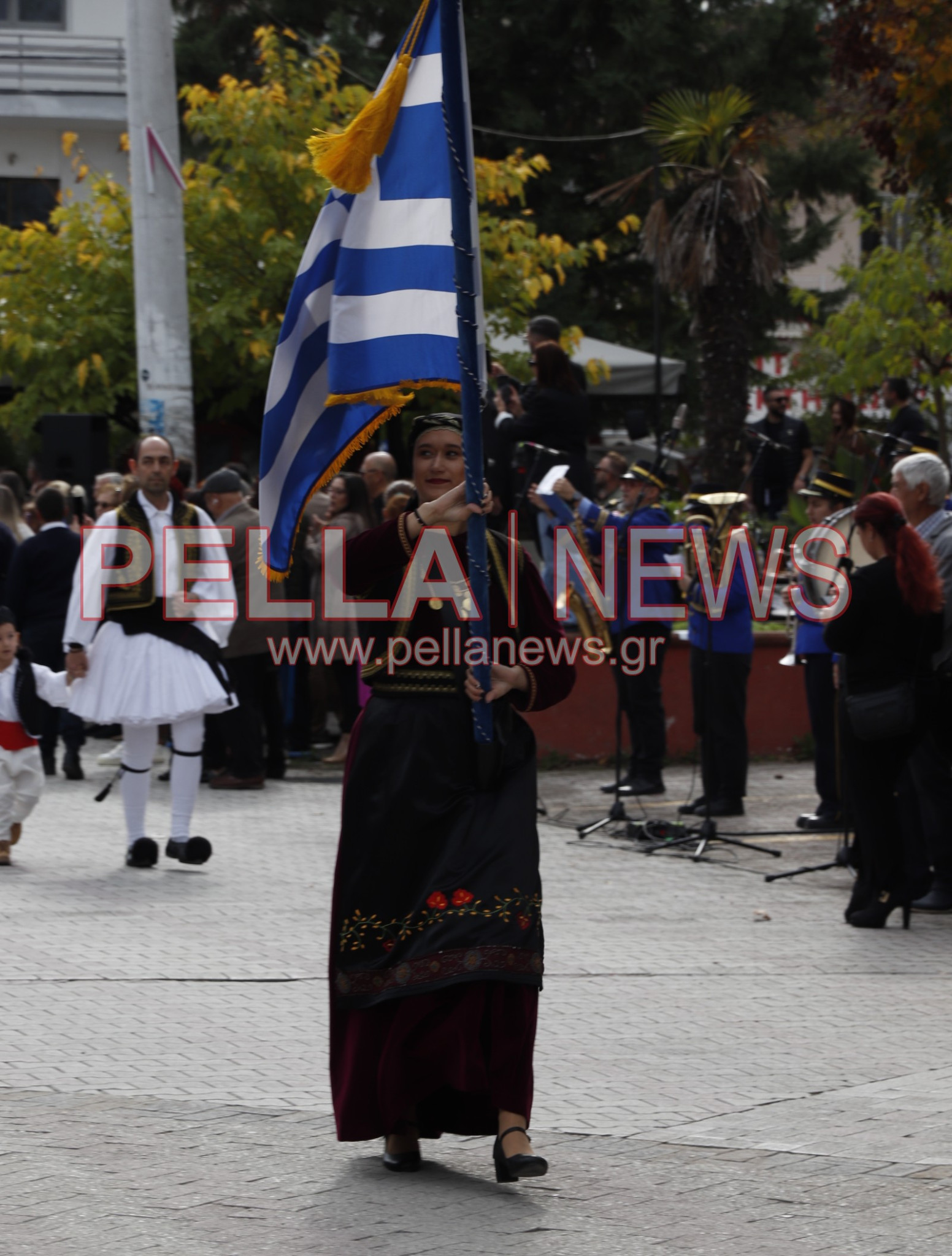 Ζωντανή η μνήμη του ’40 στην Κρύα Βρύση μέσα από τους Πολιτιστικούς Συλλόγους (φωτογραφίες) Ζωντανή η μνήμη του ’40 στην Κρύα Βρύση μέσα από τους Πολιτιστικούς Συλλόγους (φωτογραφίες)